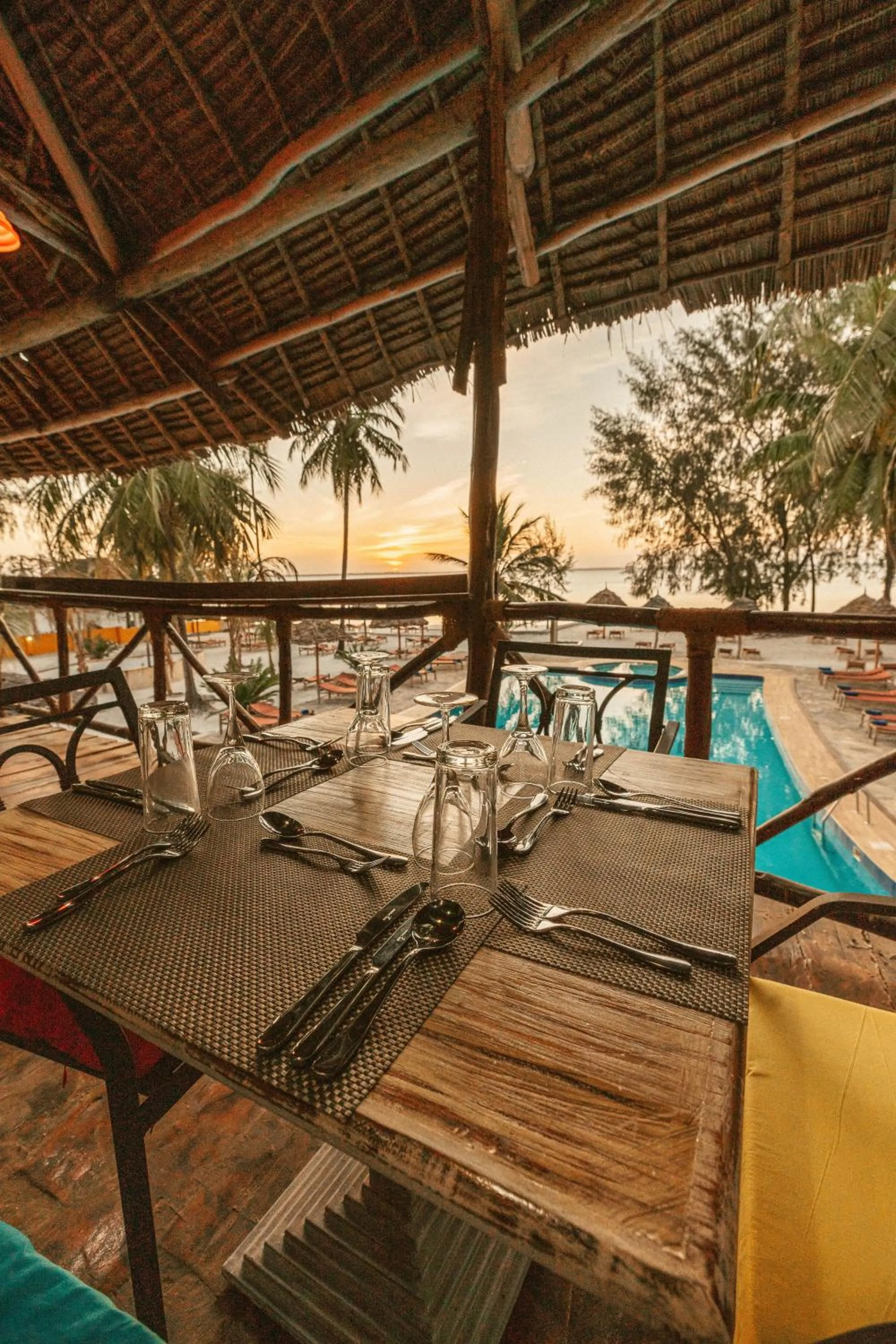 Restaurant/places to eat in Sansi Kae Beach Resort