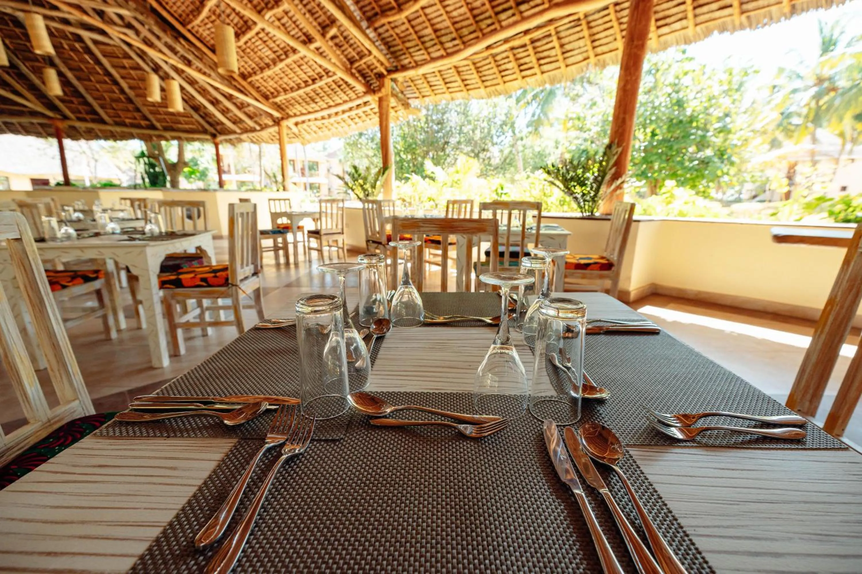 Restaurant/places to eat in Sansi Kae Beach Resort