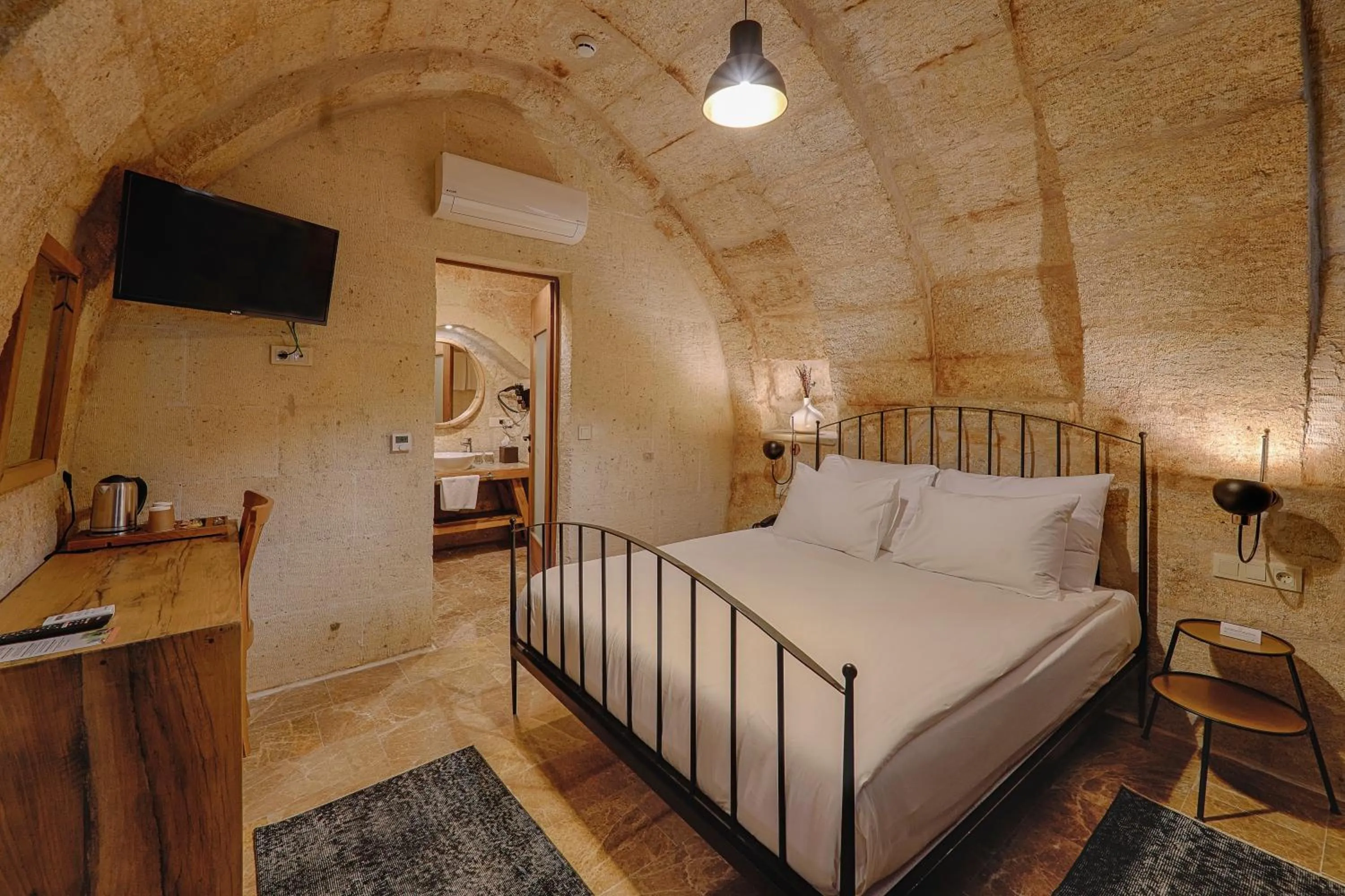 Bed in Solem Cave Suites