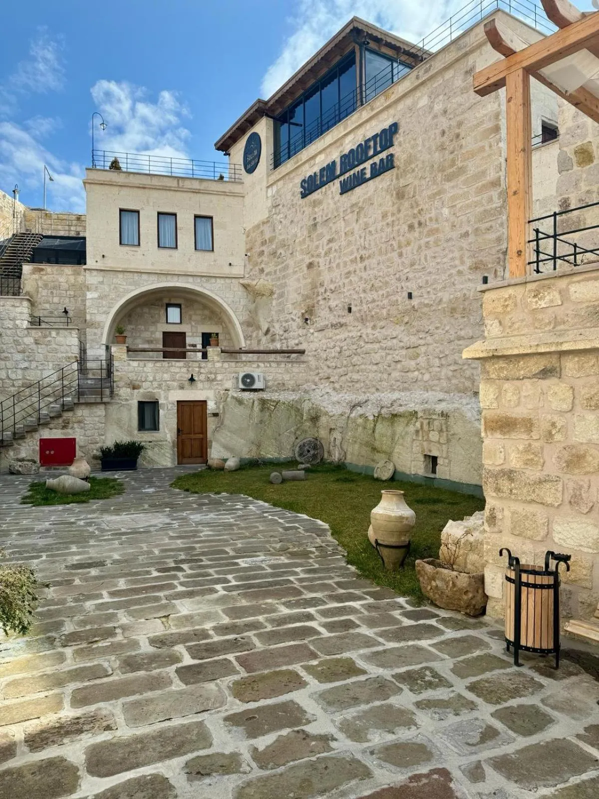 Garden in Solem Cave Suites