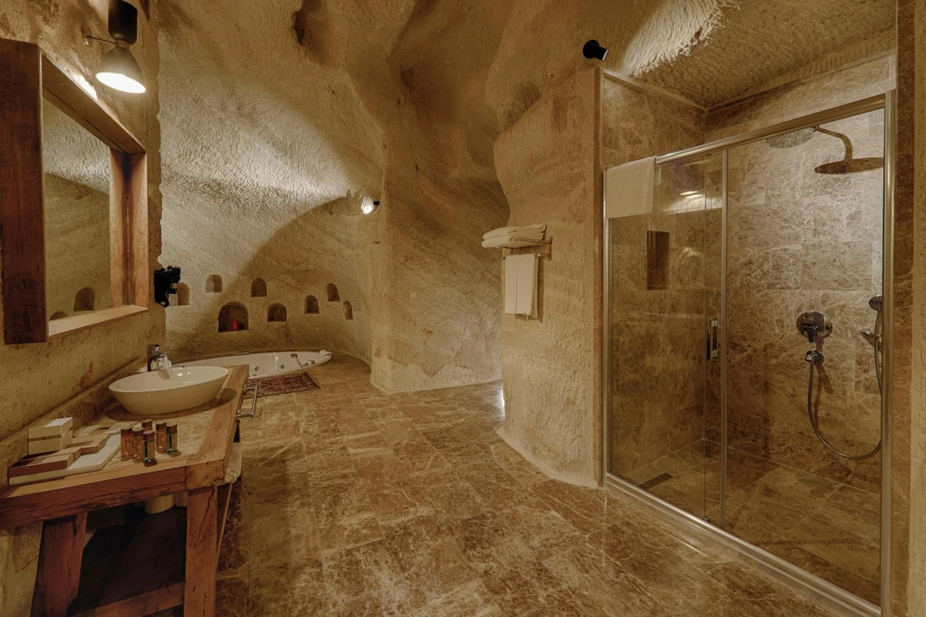 Shower in Solem Cave Suites