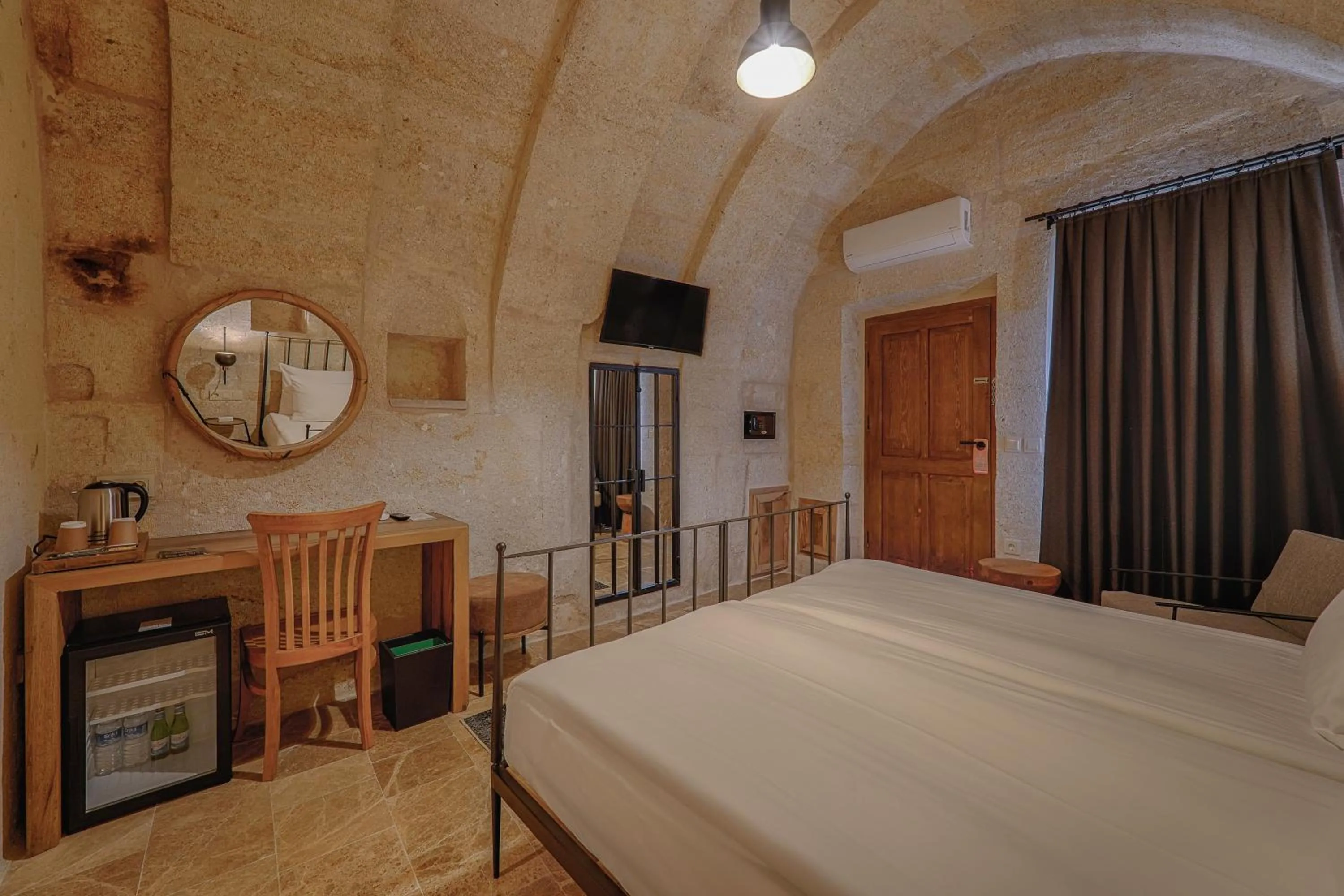 Bed in Solem Cave Suites