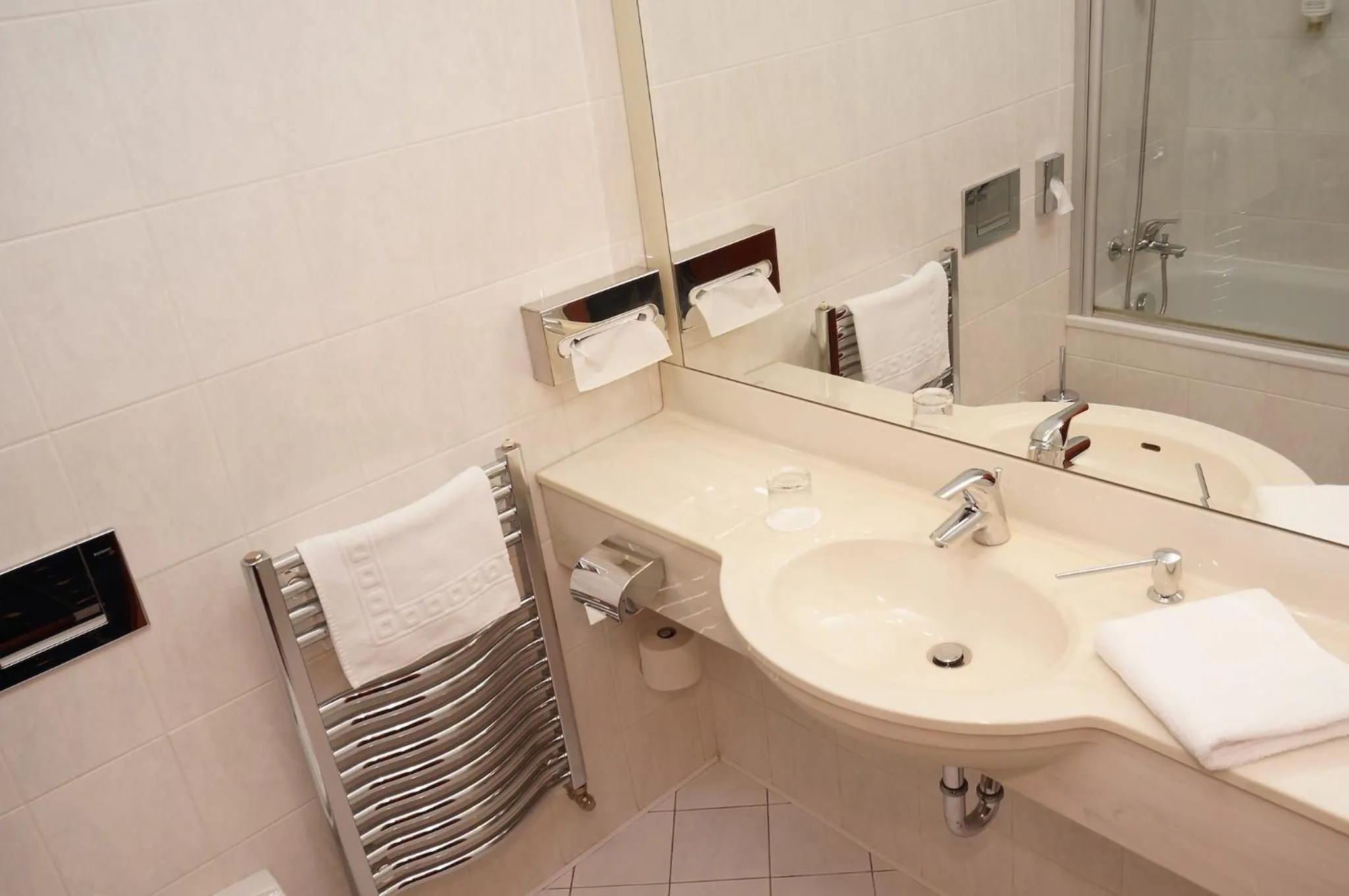 Bathroom in Hotel Coronet