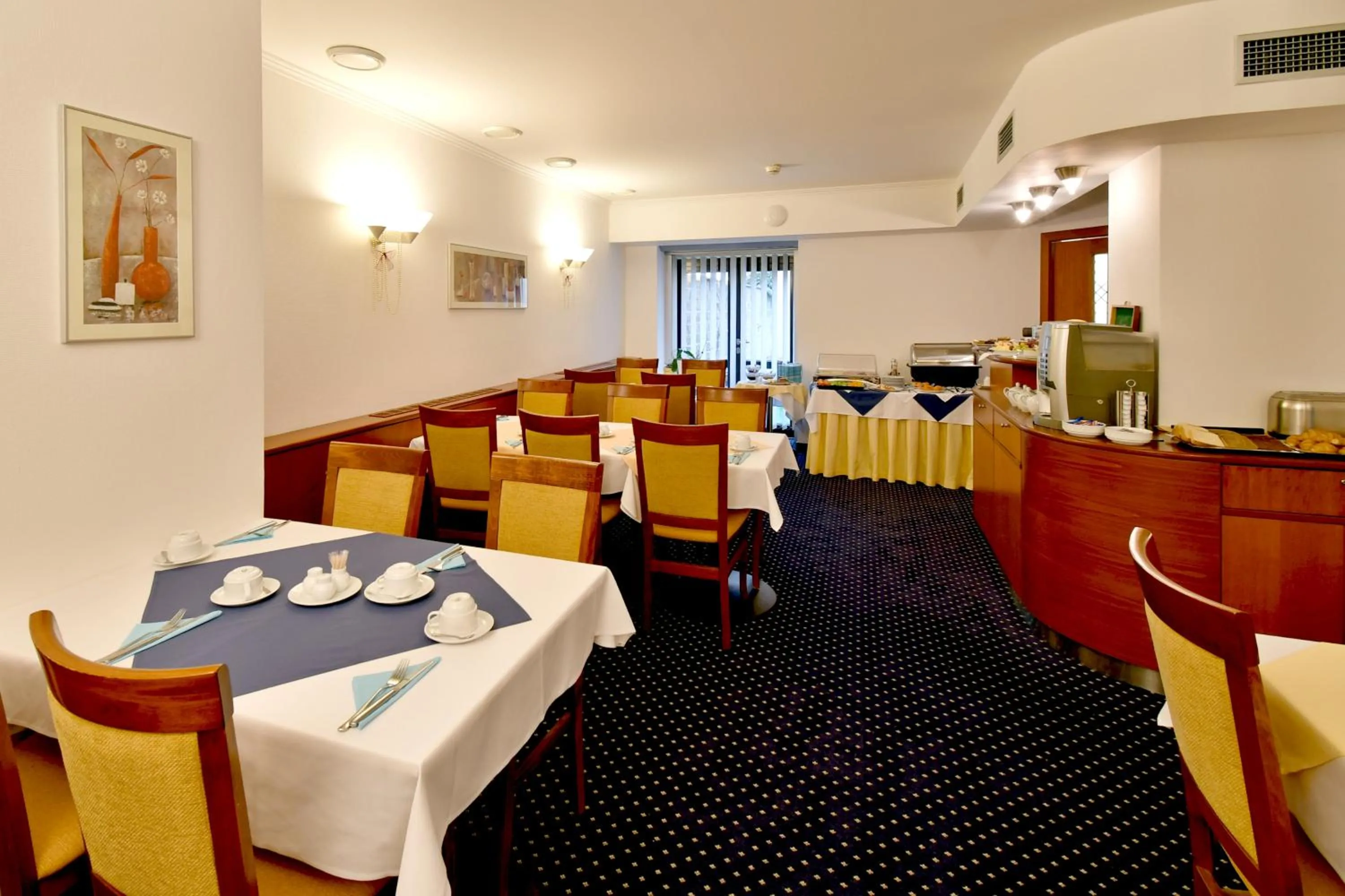 Dining area in Hotel Coronet