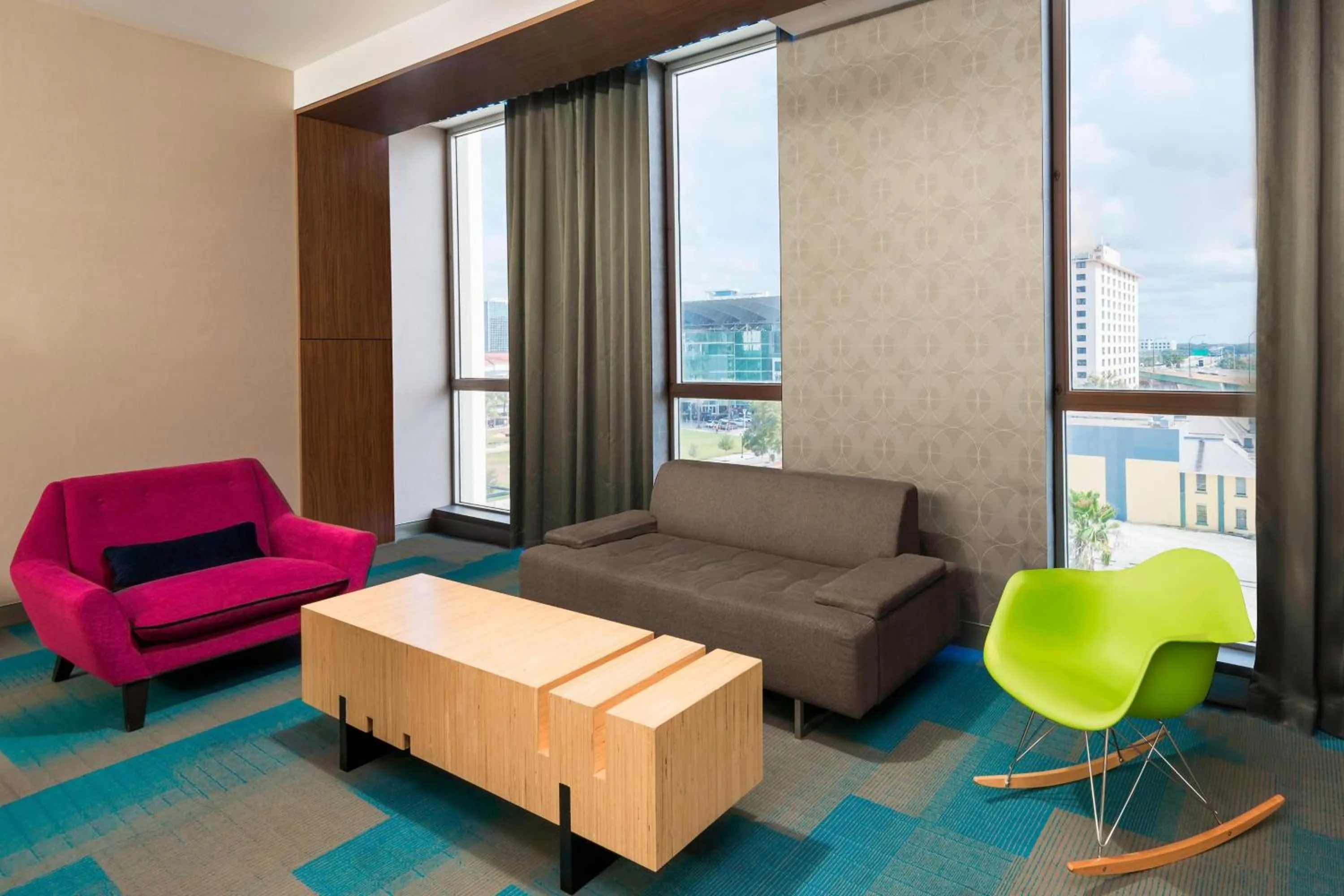 Photo of the whole room in Aloft Orlando Downtown