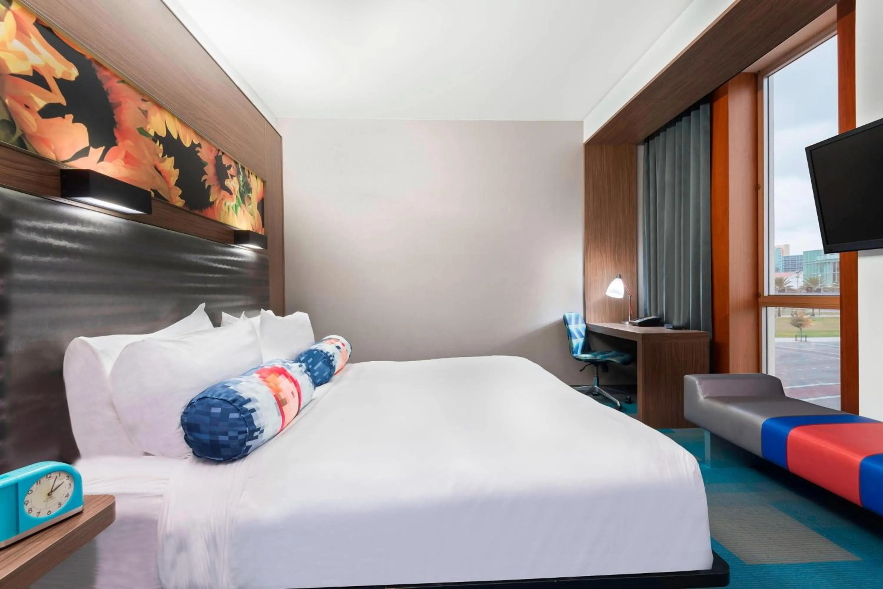 Photo of the whole room, Bed in Aloft Orlando Downtown