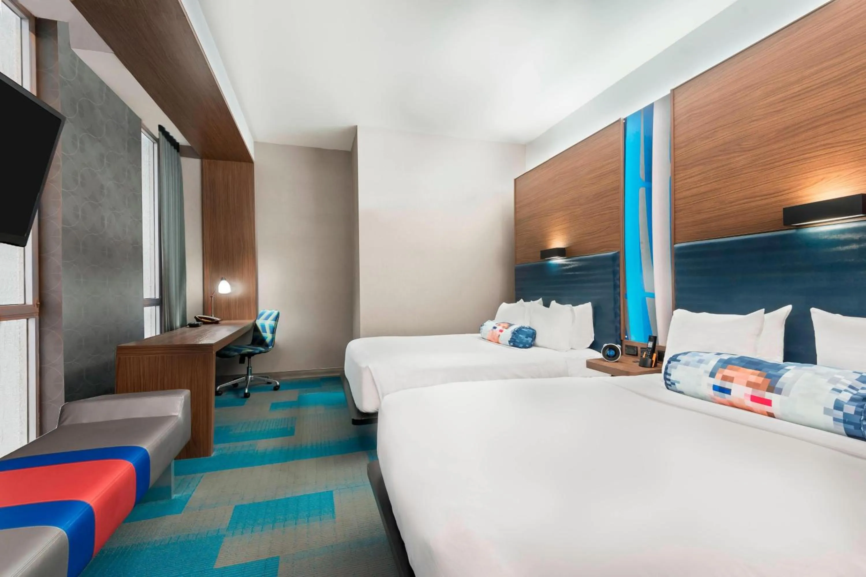Photo of the whole room, Bed in Aloft Orlando Downtown