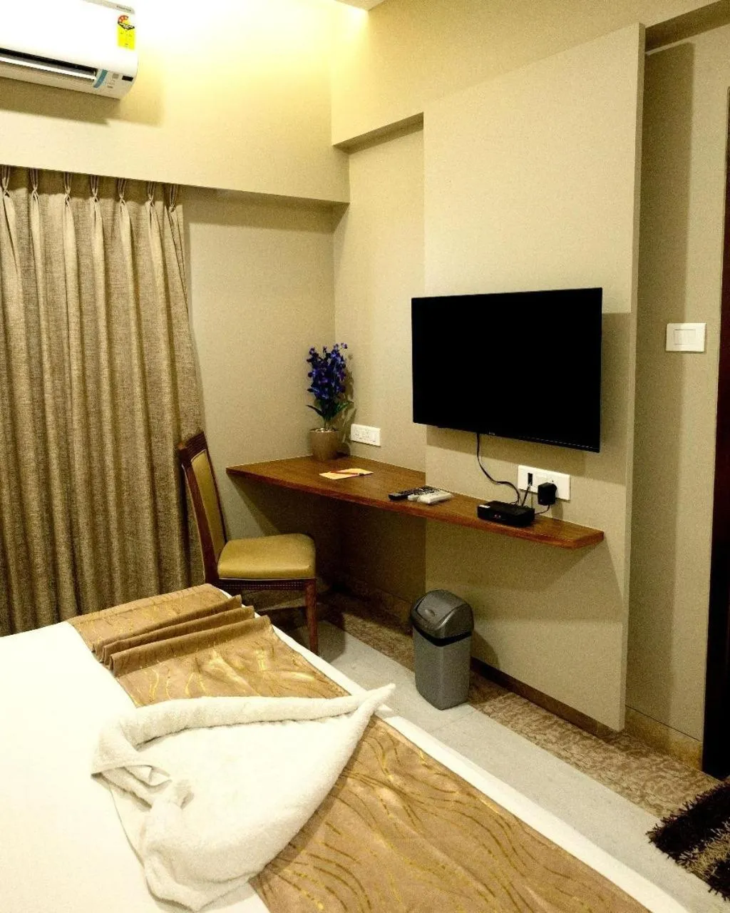 Bed in Hotel Ambience Excellency, Wakad, Pune