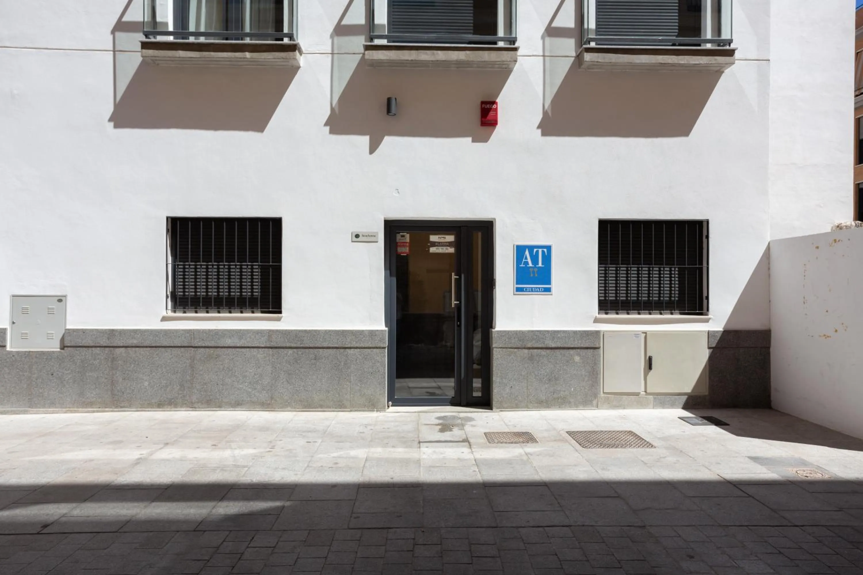 Property building in Limehome Málaga Calle Ancha del Carmen - Digital Access