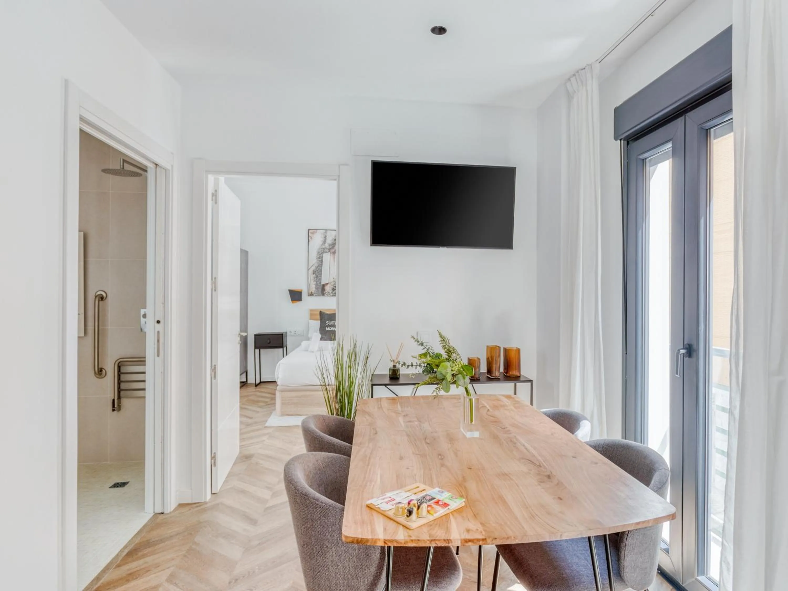 TV and multimedia in Limehome Málaga Calle Ancha del Carmen - Digital Access