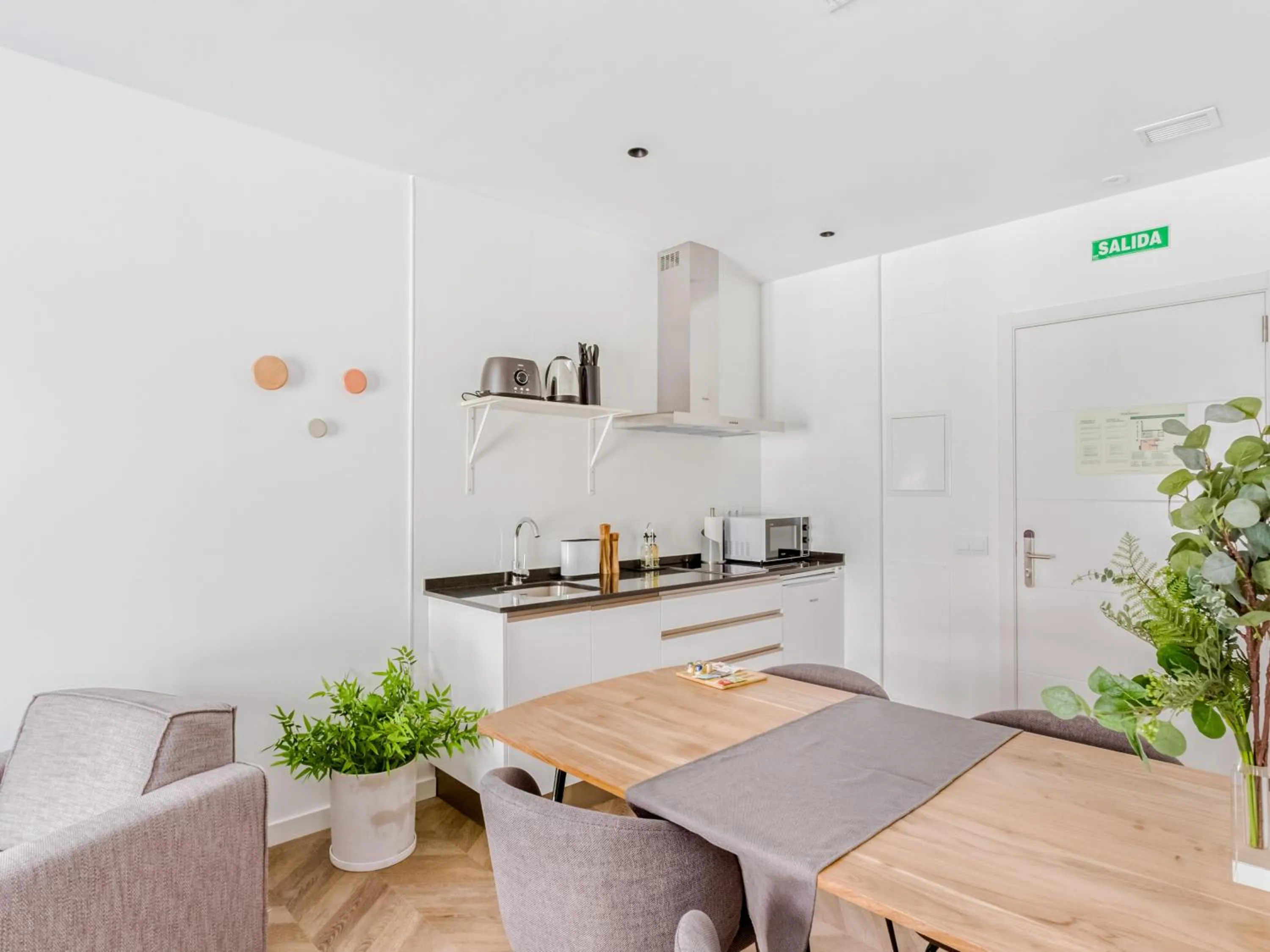 Kitchen or kitchenette in Limehome Málaga Calle Ancha del Carmen - Digital Access