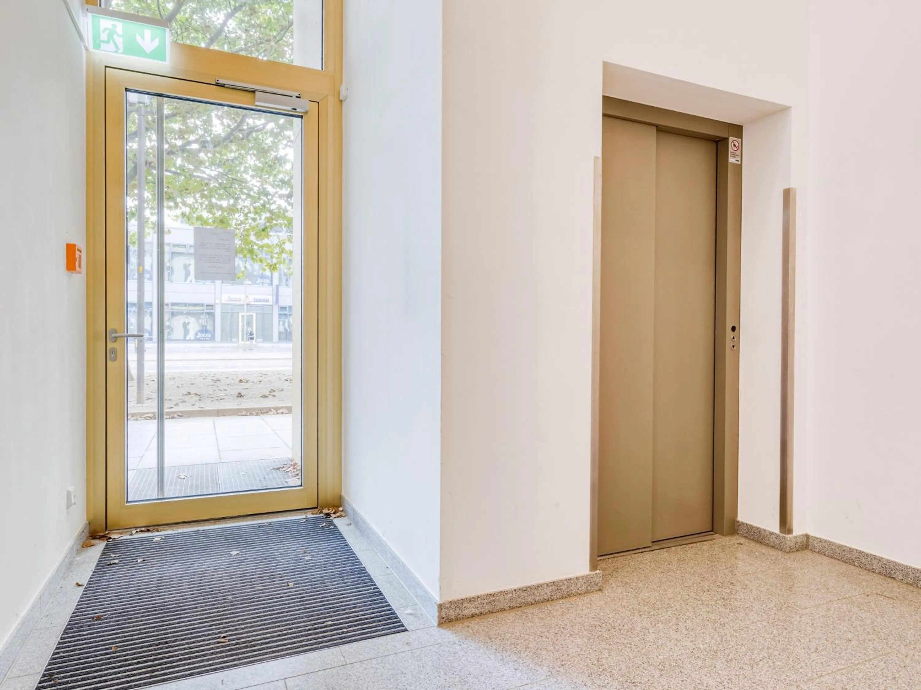 Facade/entrance in Limehome Dresden Wallstraße - Digital Access