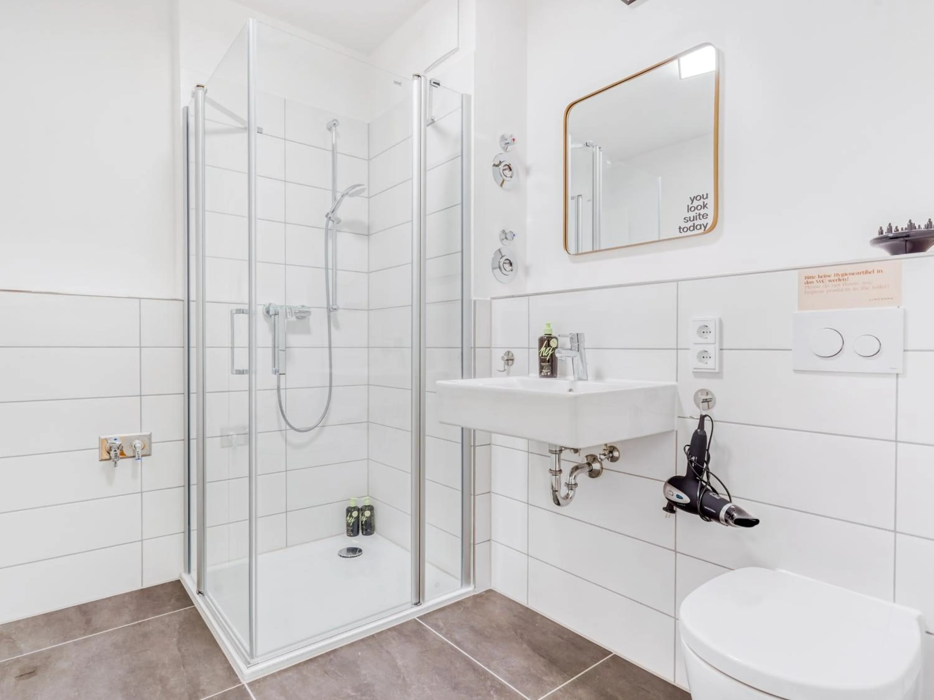Shower in Limehome Dresden Wallstraße - Digital Access