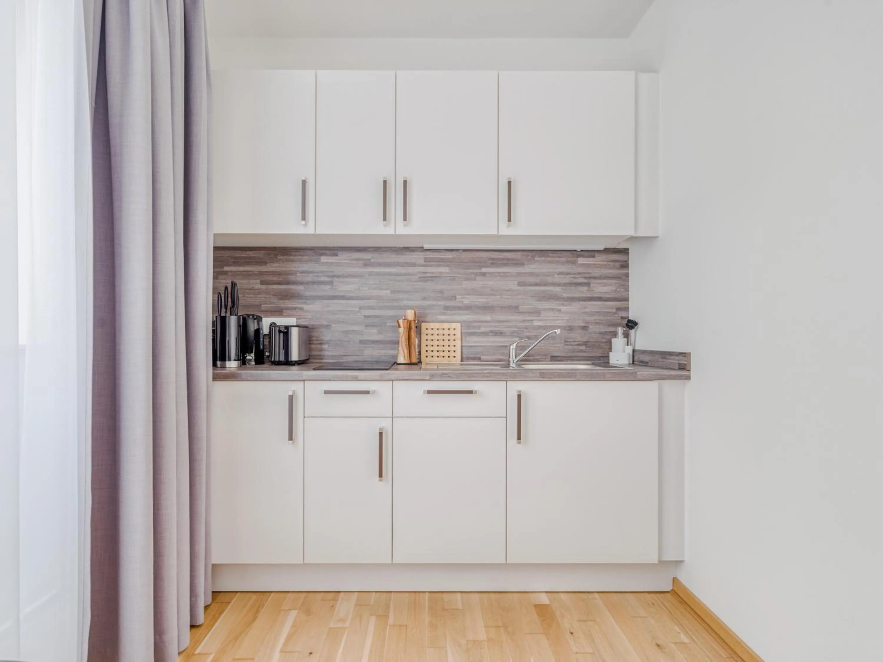 Kitchen or kitchenette in Limehome Dresden Wallstraße - Digital Access