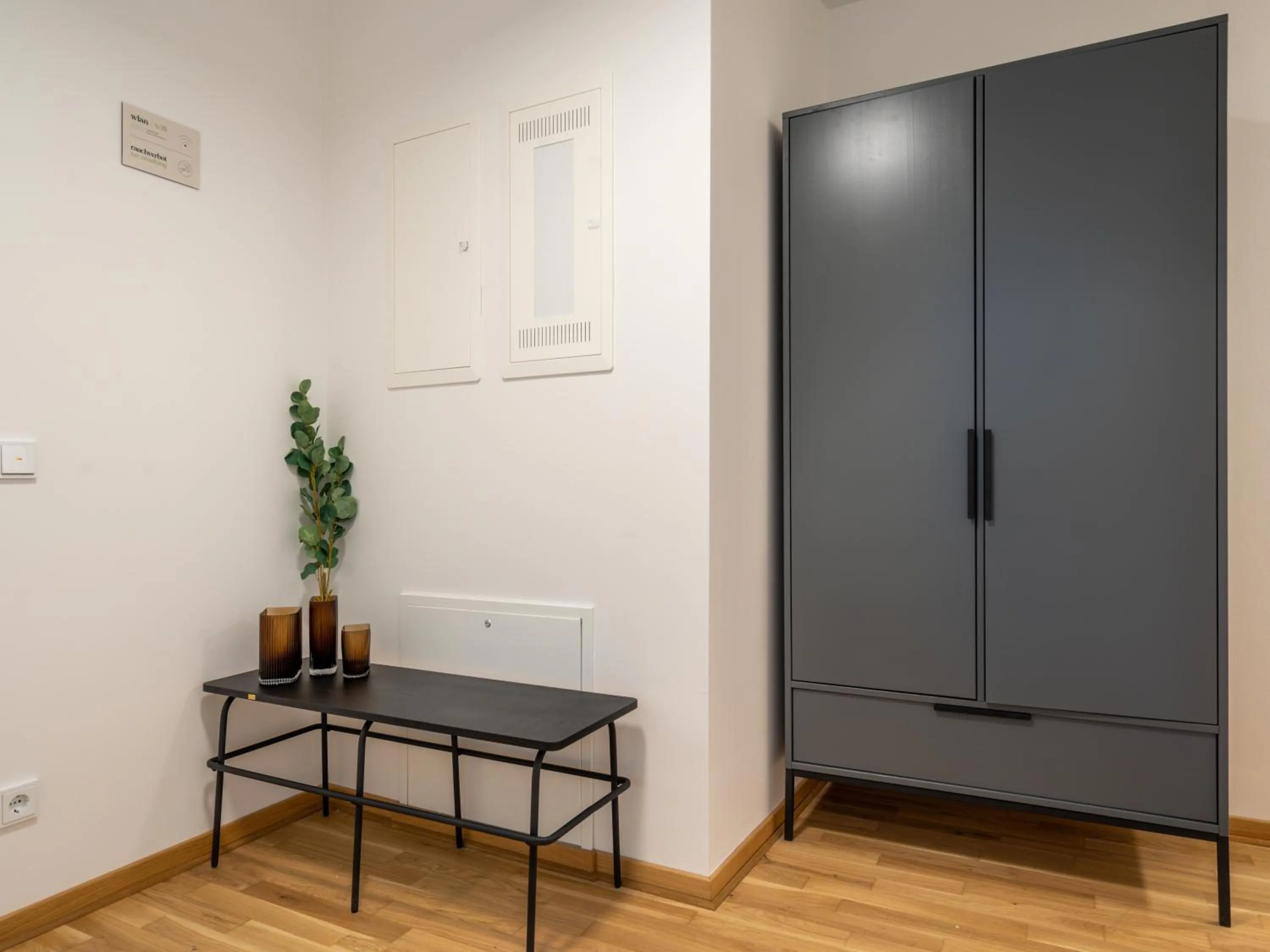 Facade/entrance in Limehome Dresden Wallstraße - Digital Access