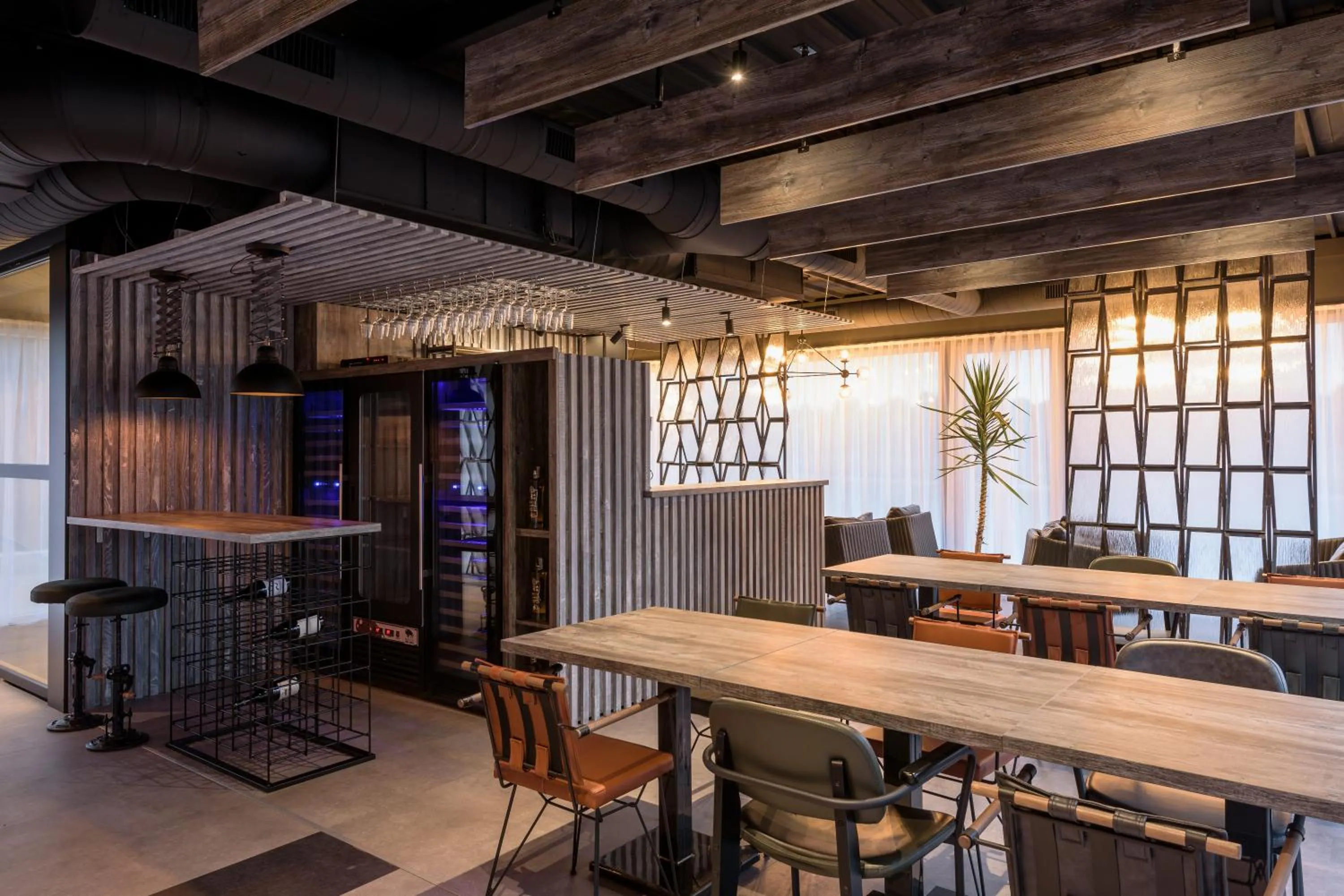 Restaurant/places to eat in Joy 5 Hotel & SPA