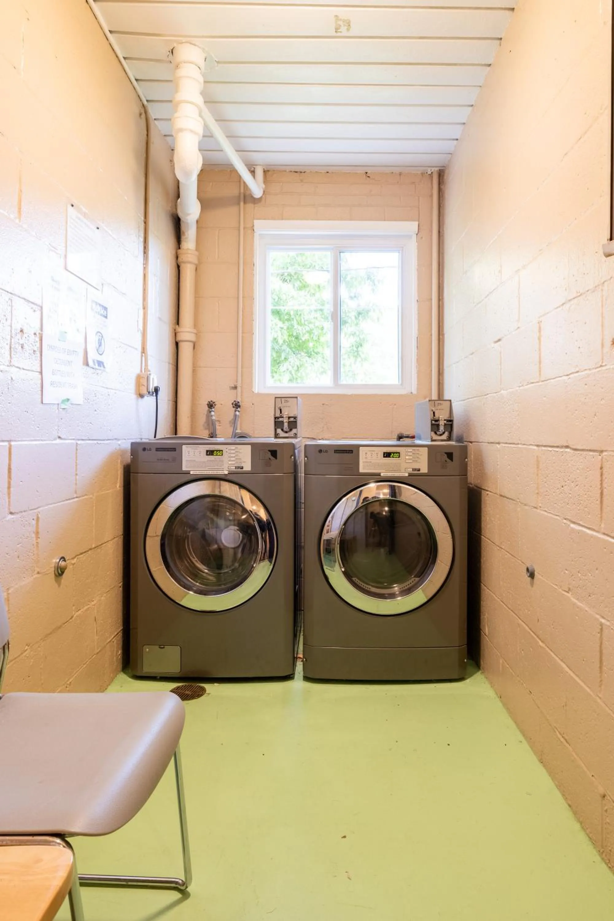 Georgetown Villas 1-1b Close to Cleveland Airport and the Rocky River Valley