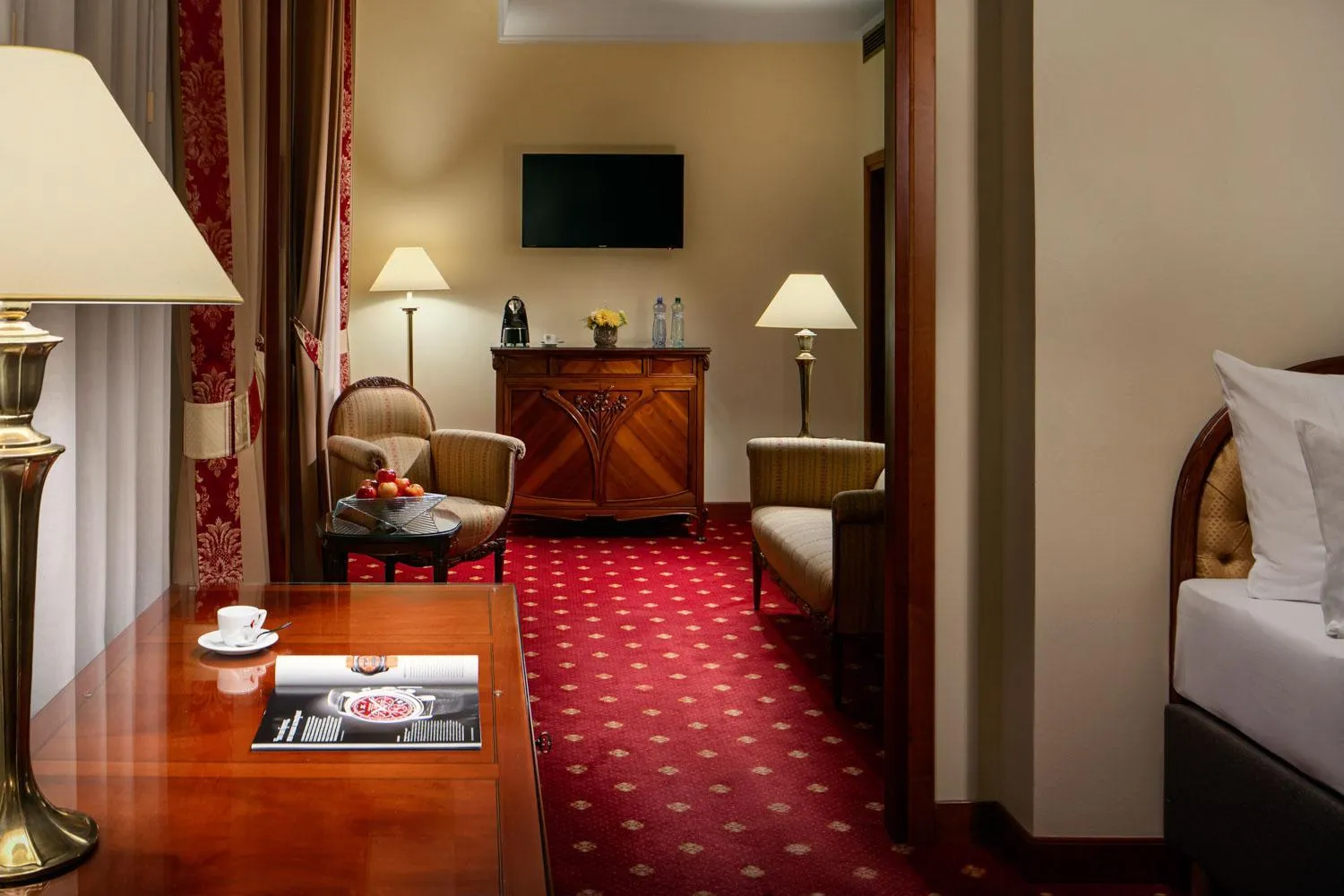 room service, Bed in Art Nouveau Palace Hotel