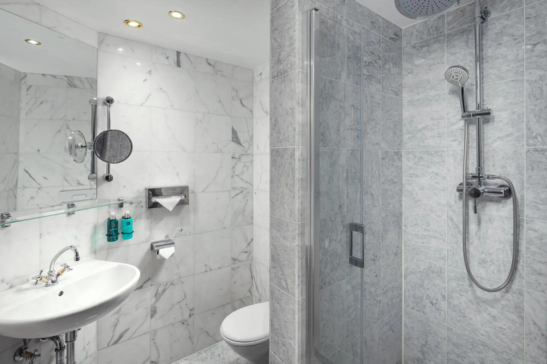 Shower in Art Nouveau Palace Hotel