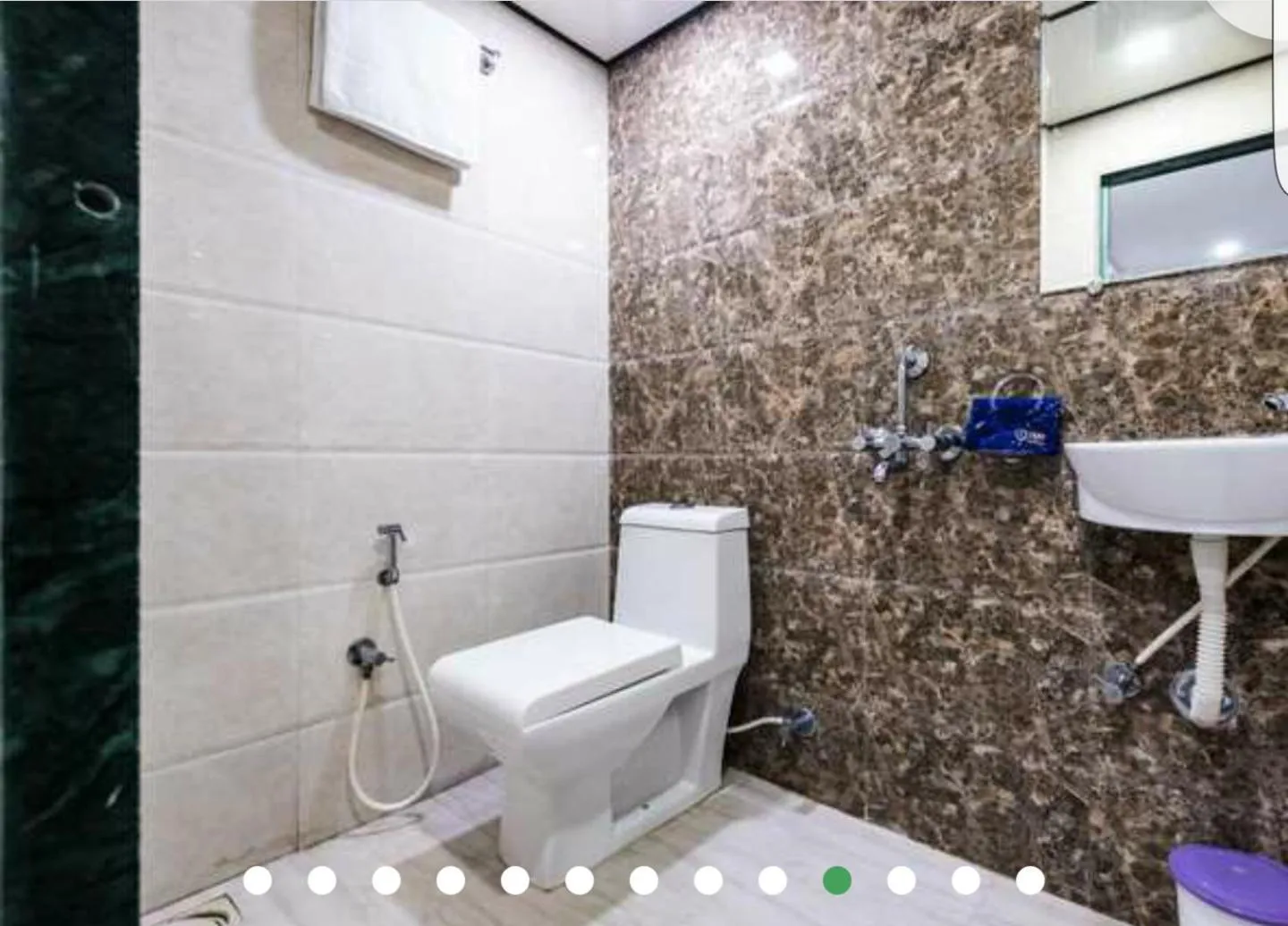 Bathroom in Hotel Guestinn Residency