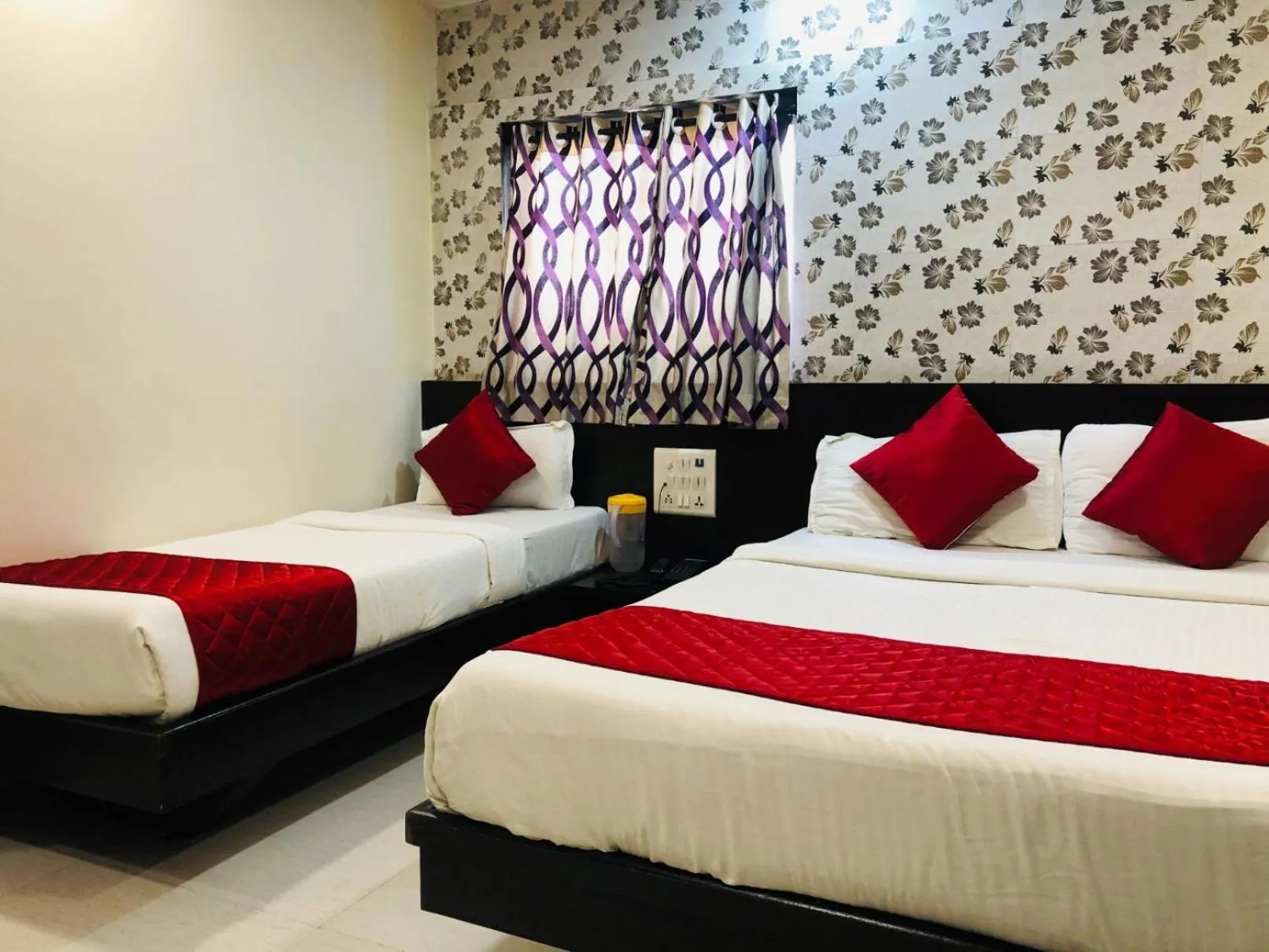 Bed in Hotel Guestinn Residency