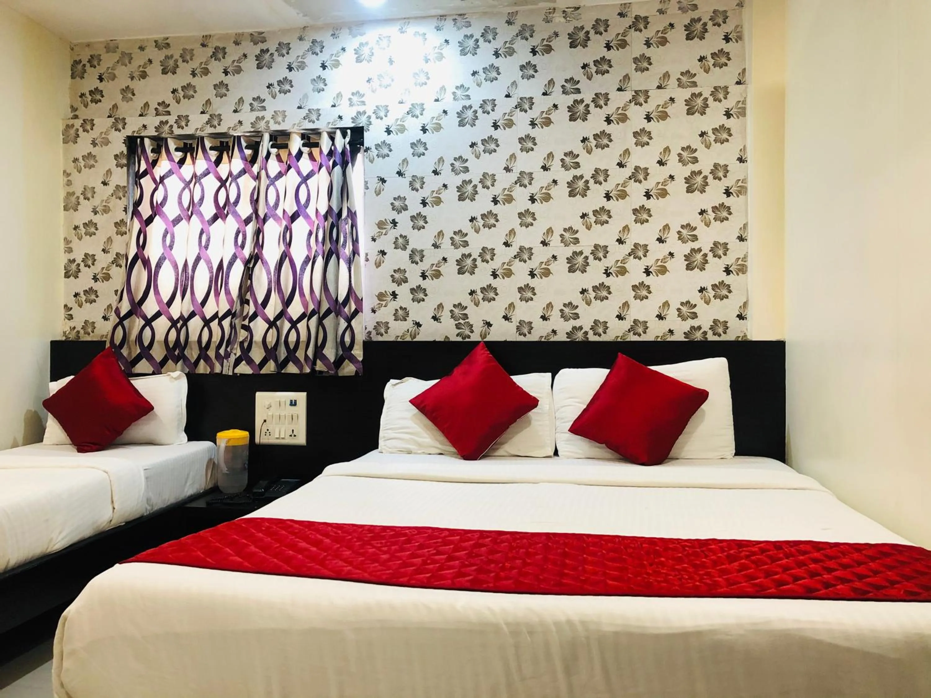 Bedroom, Bed in Hotel Guestinn Residency