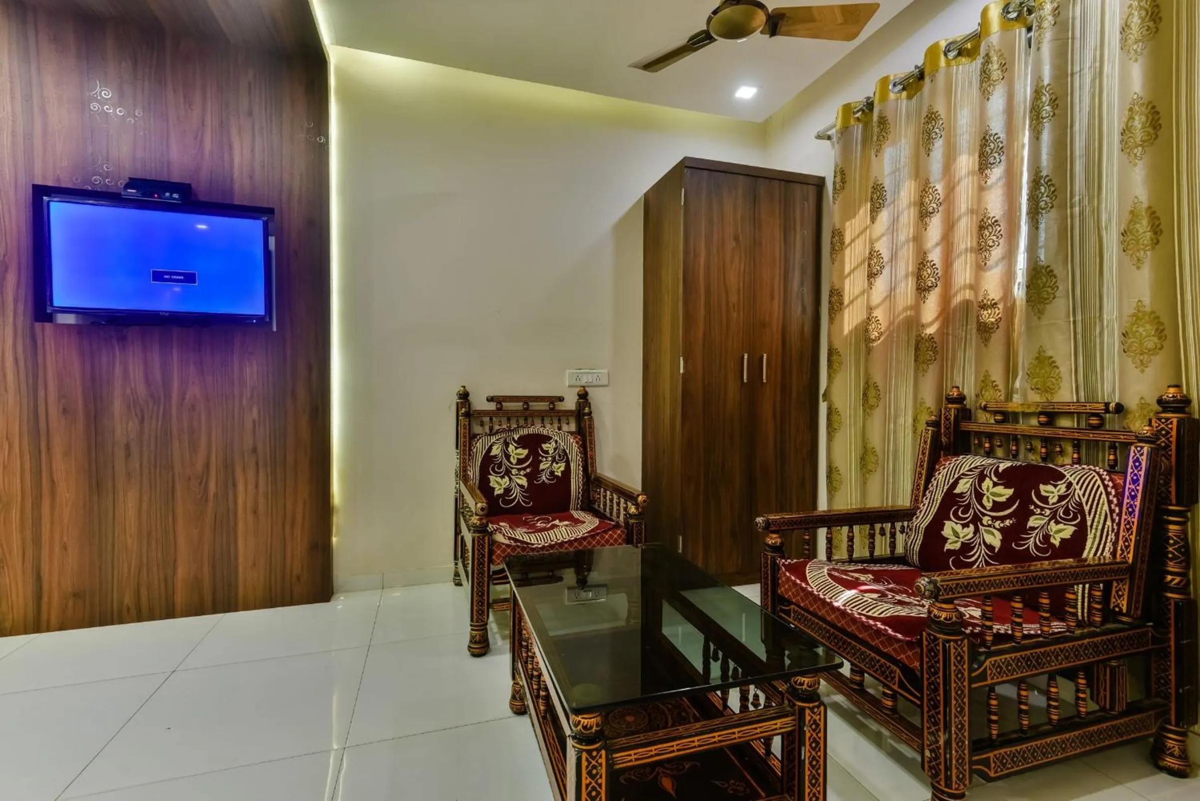 TV and multimedia in Hotel Guestinn Residency