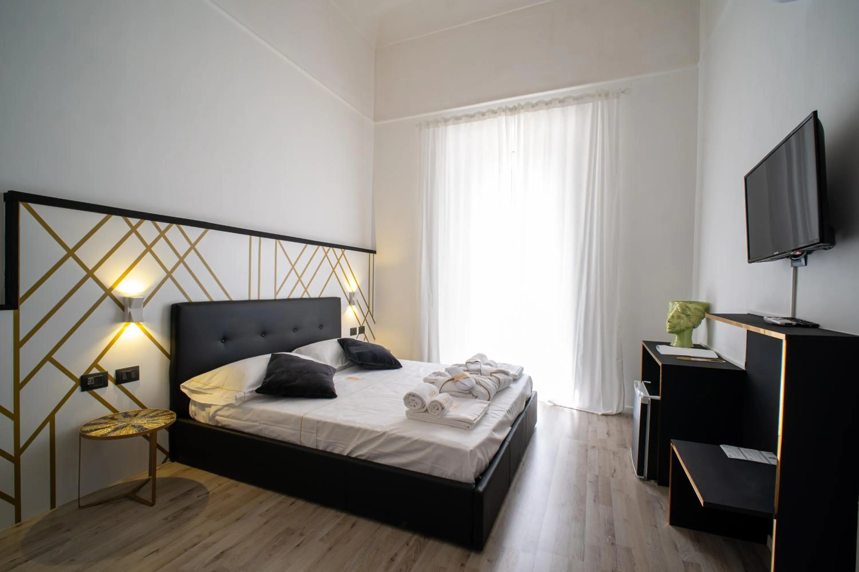 Photo of the whole room, Bed in Verus Room