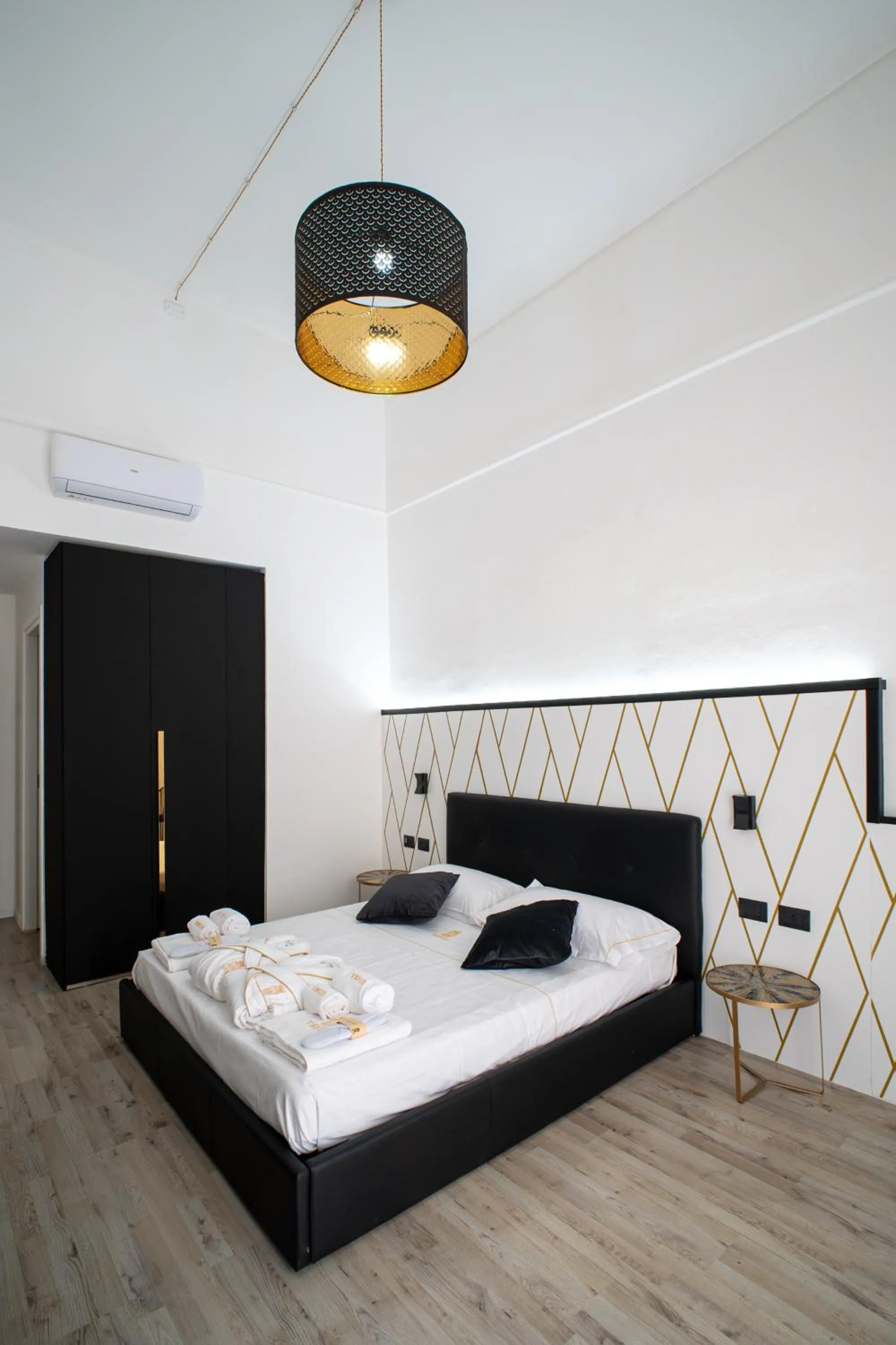 Photo of the whole room, Bed in Verus Room