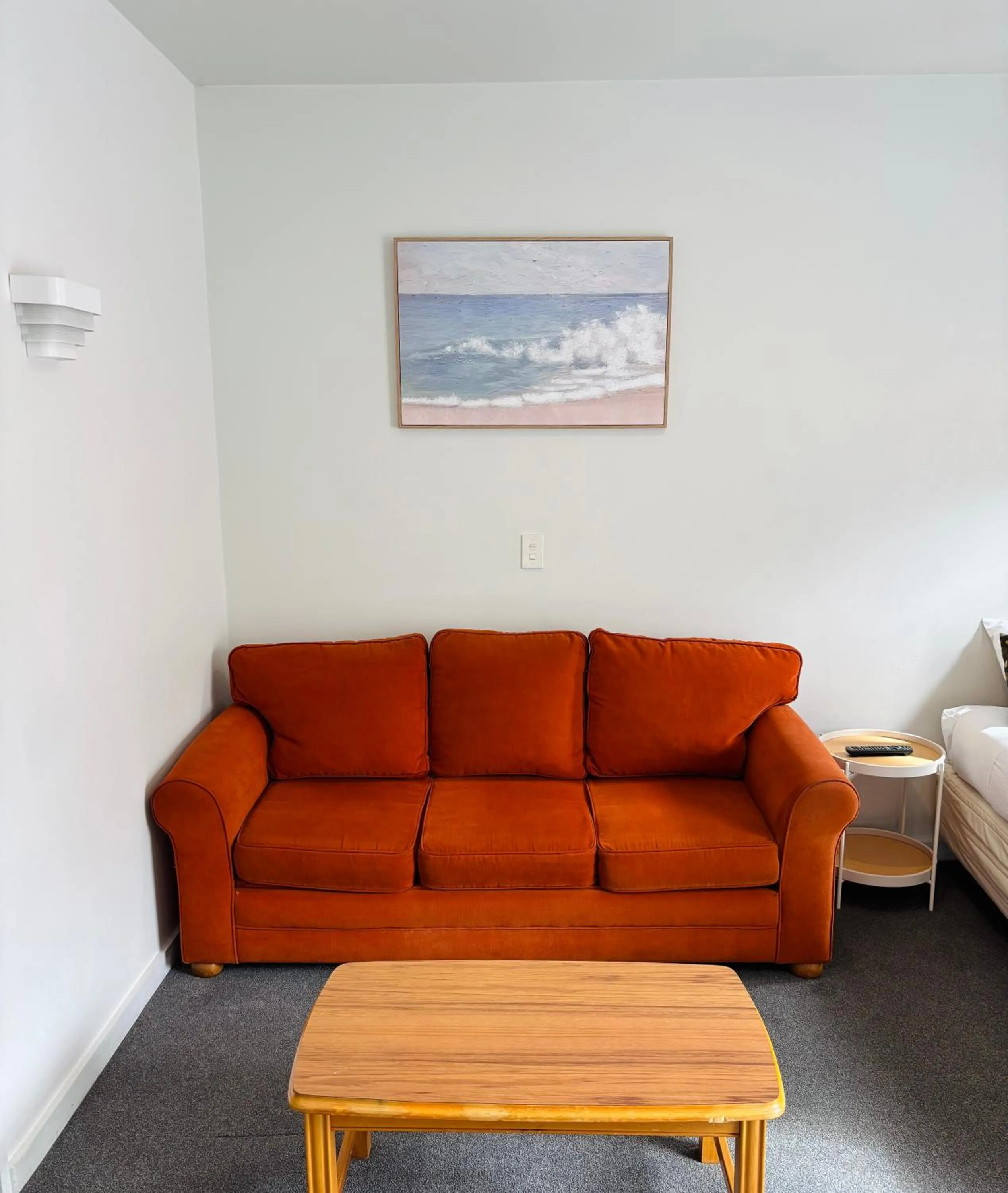 Living room in Bush Inn Court Motel