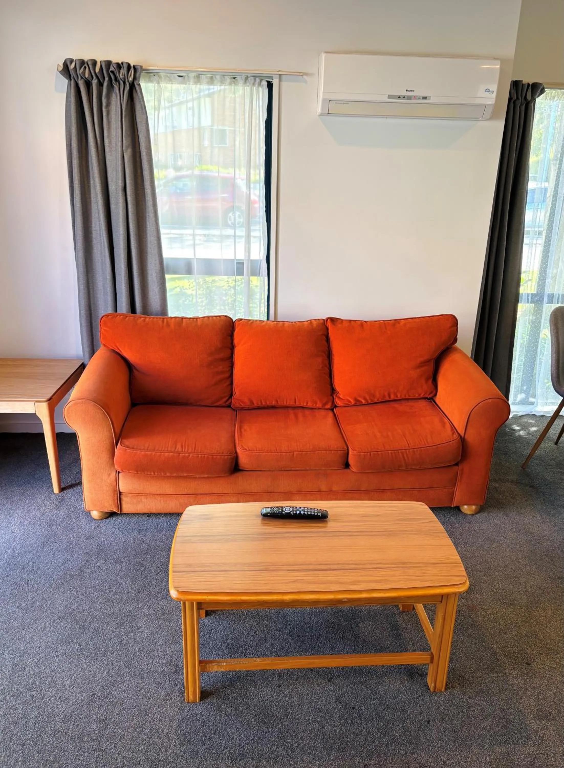 Living room in Bush Inn Court Motel