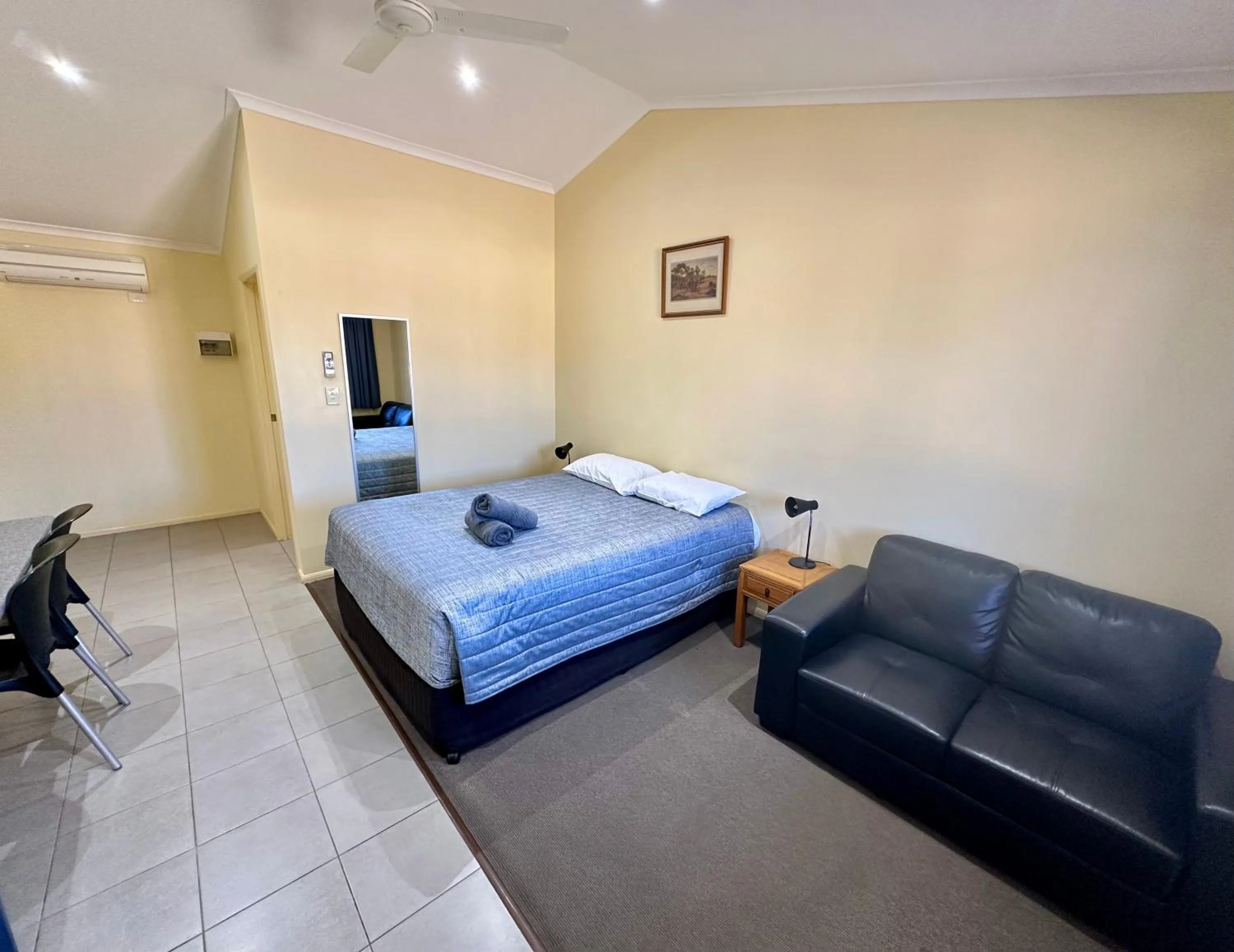 Bedroom, Bed in Moura Motel