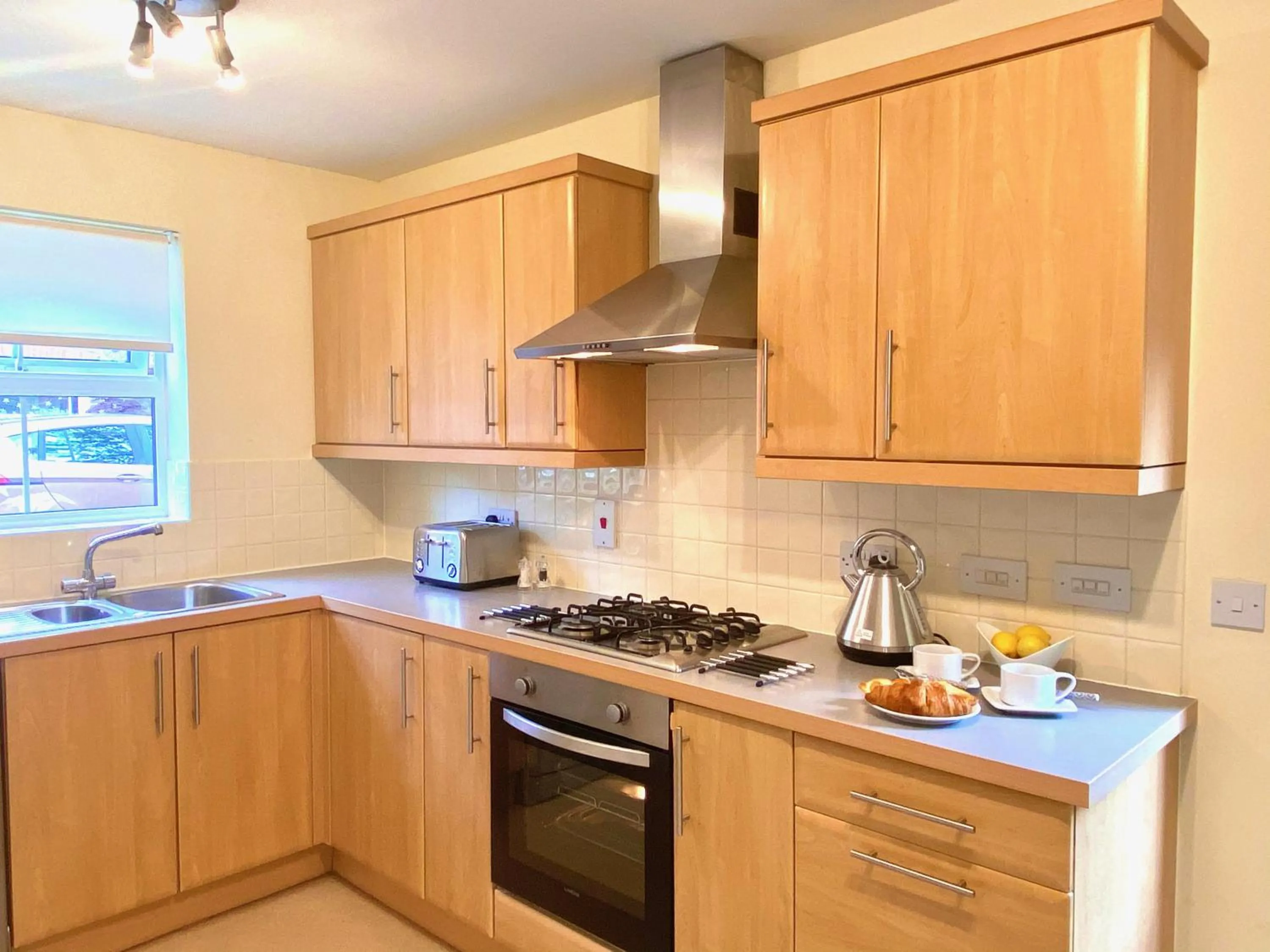 Kitchen or kitchenette in Aylesbury Contractor & Staycation Home