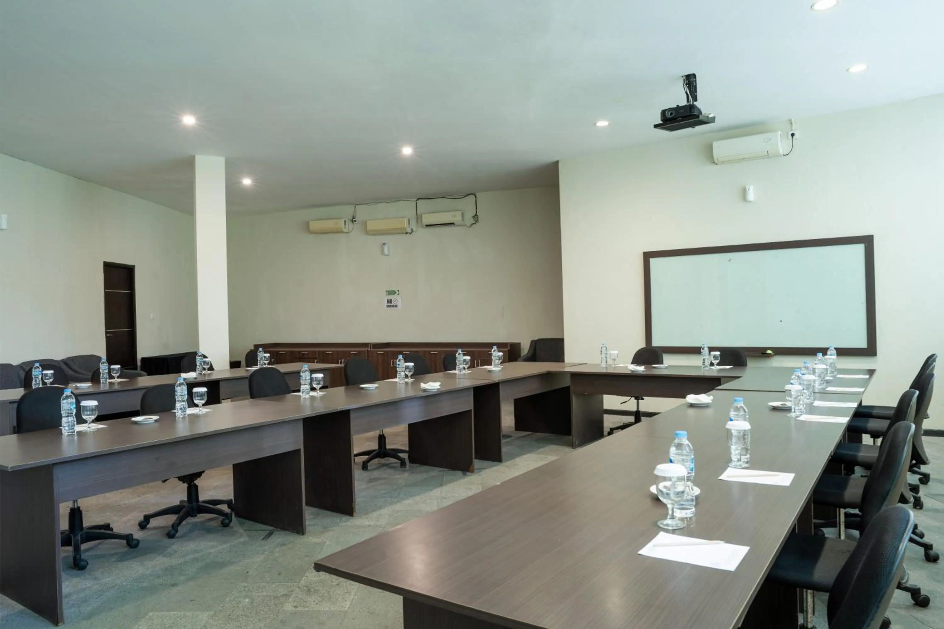 Meeting/conference room in Estrella Hotel & Conference