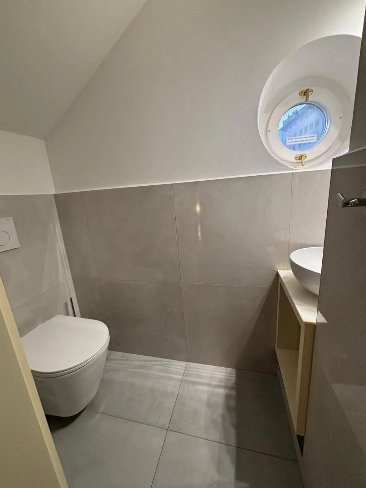 Toilet in The Golden Wheel Hotel