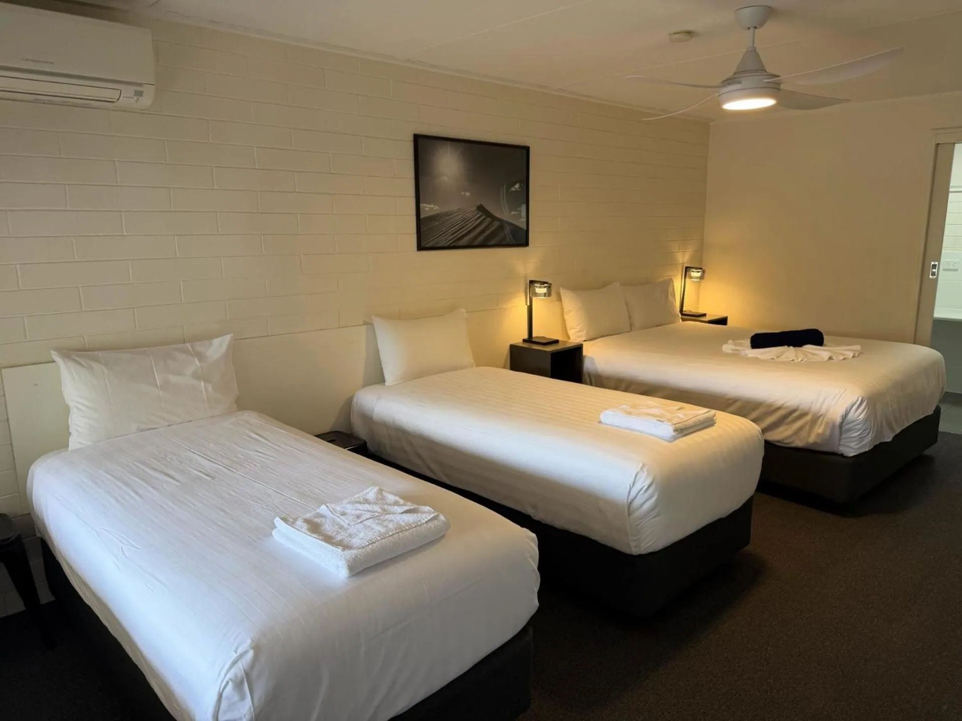 Bed in Vineland Motel Mildura