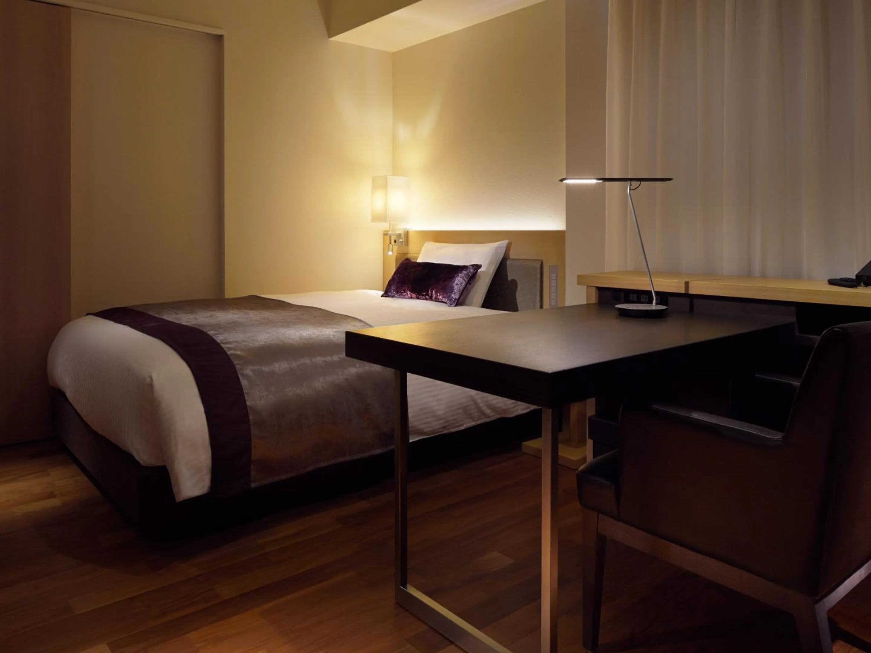 Photo of the whole room, Bed in Mitsui Garden Hotel Osaka Premier