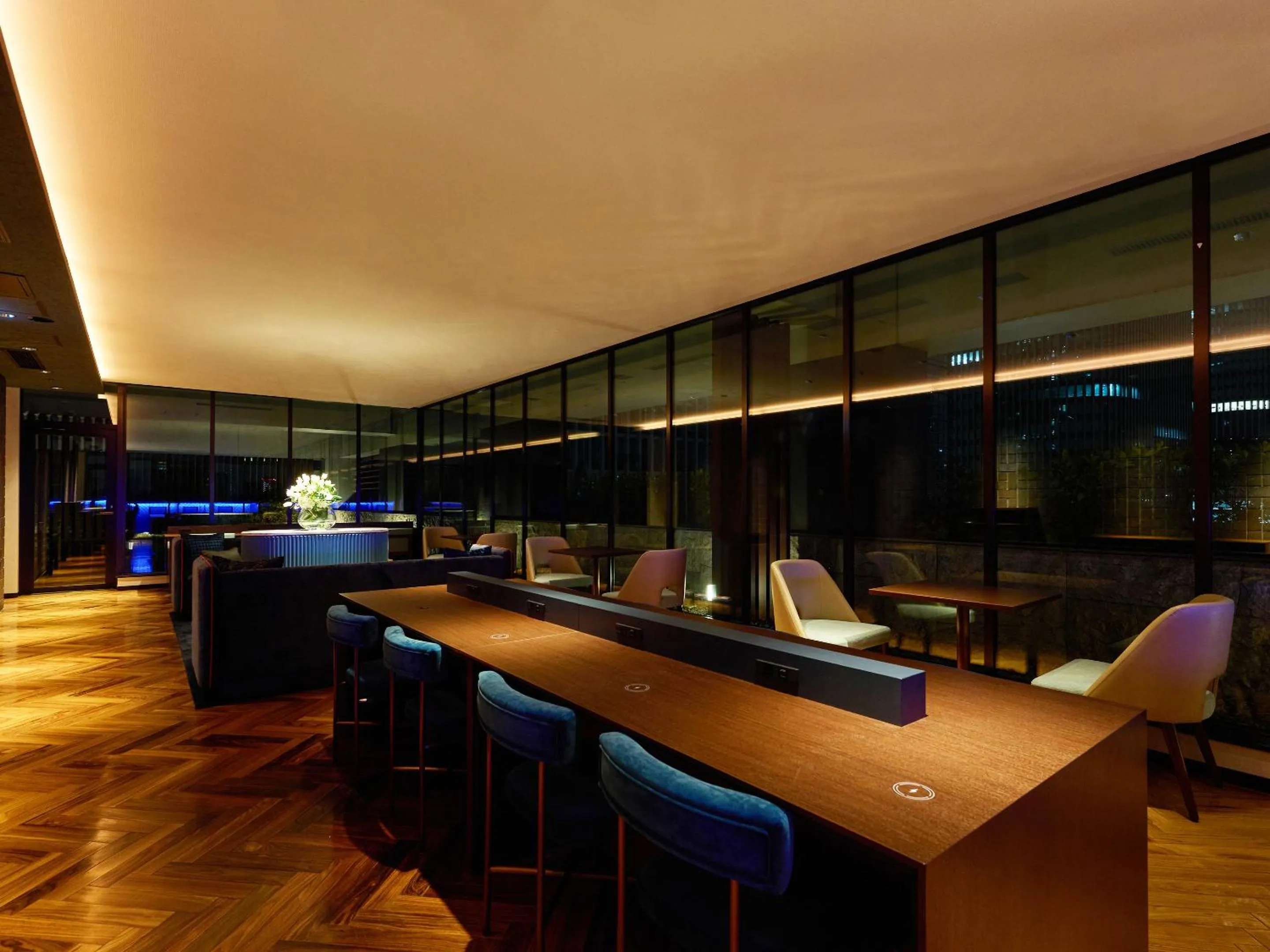 Lounge or bar in Mitsui Garden Hotel Osaka Premier
