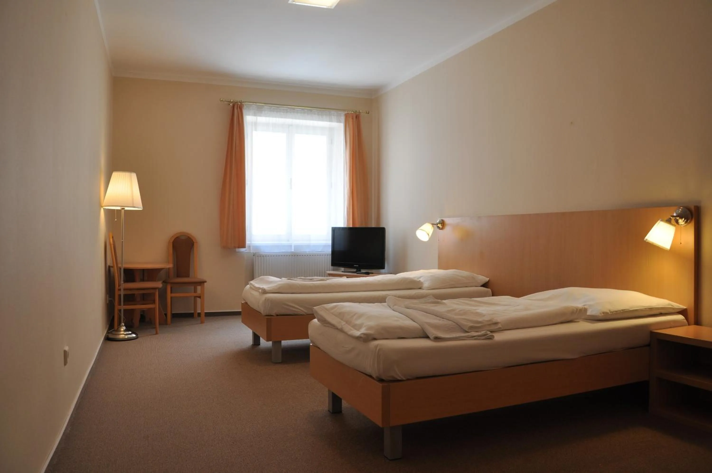 Photo of the whole room, Bed in Hotel v Centru