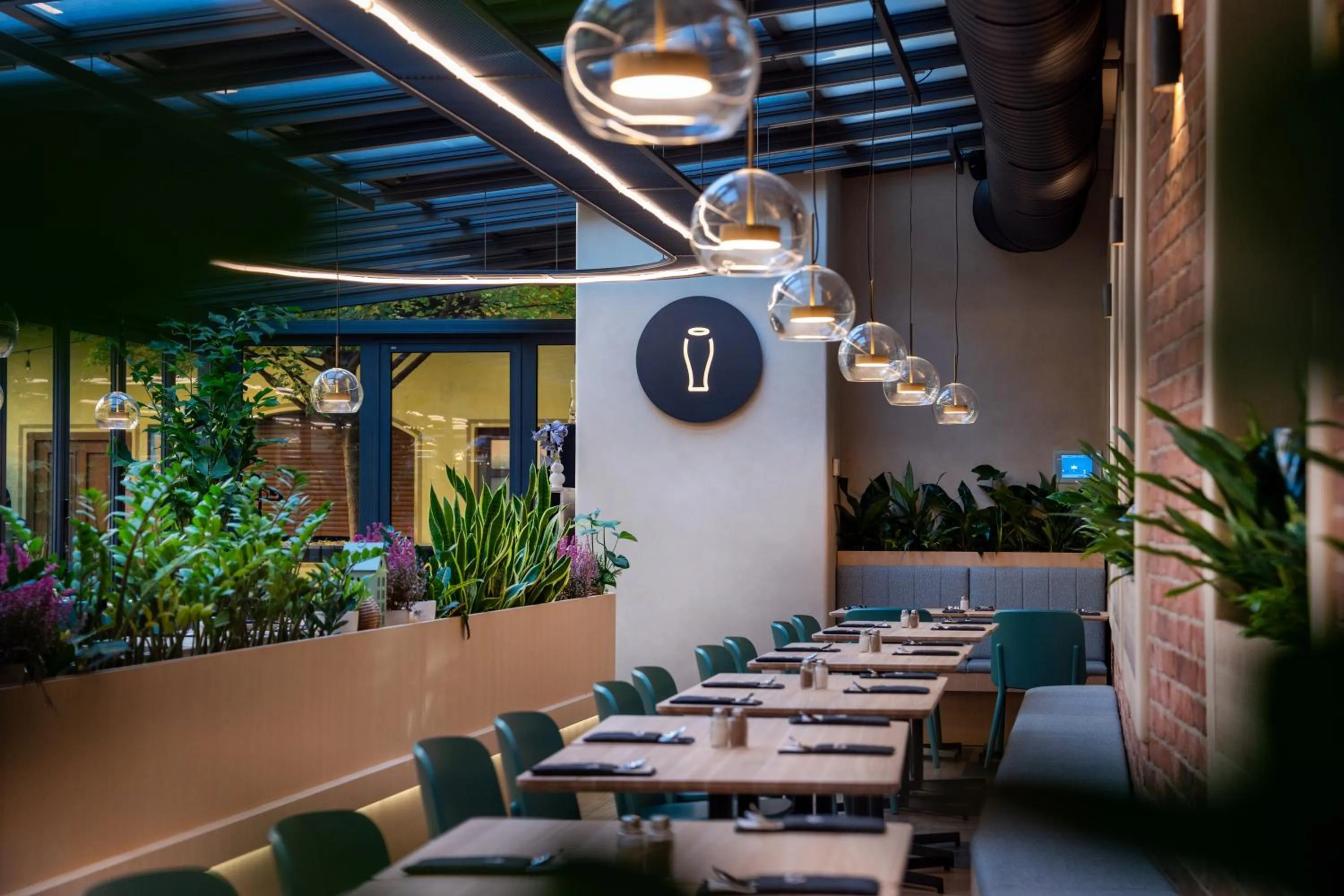 Restaurant/places to eat in Anděl Apartments Praha