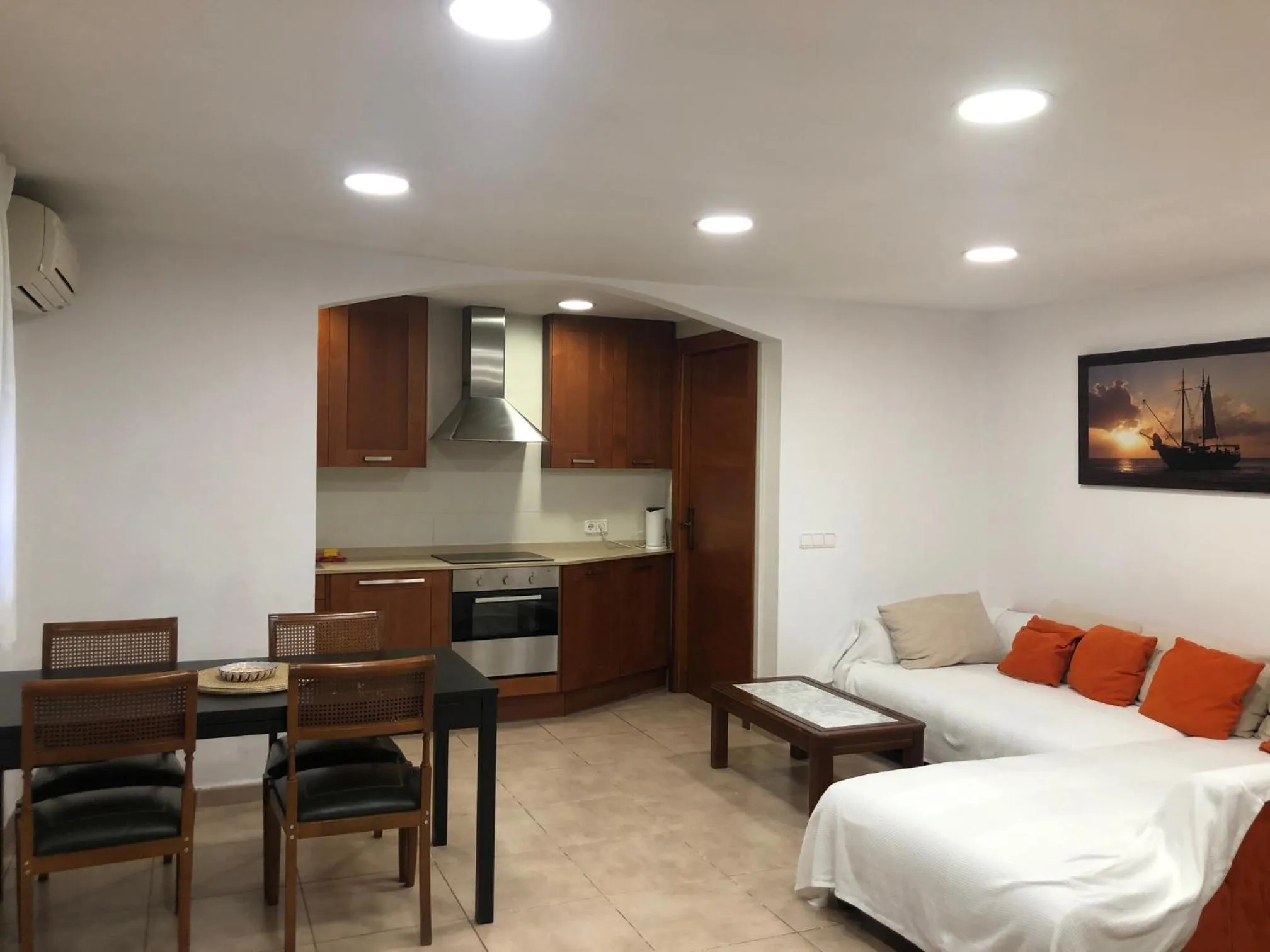 Kitchen or kitchenette, Seating Area in Llar de Capitans