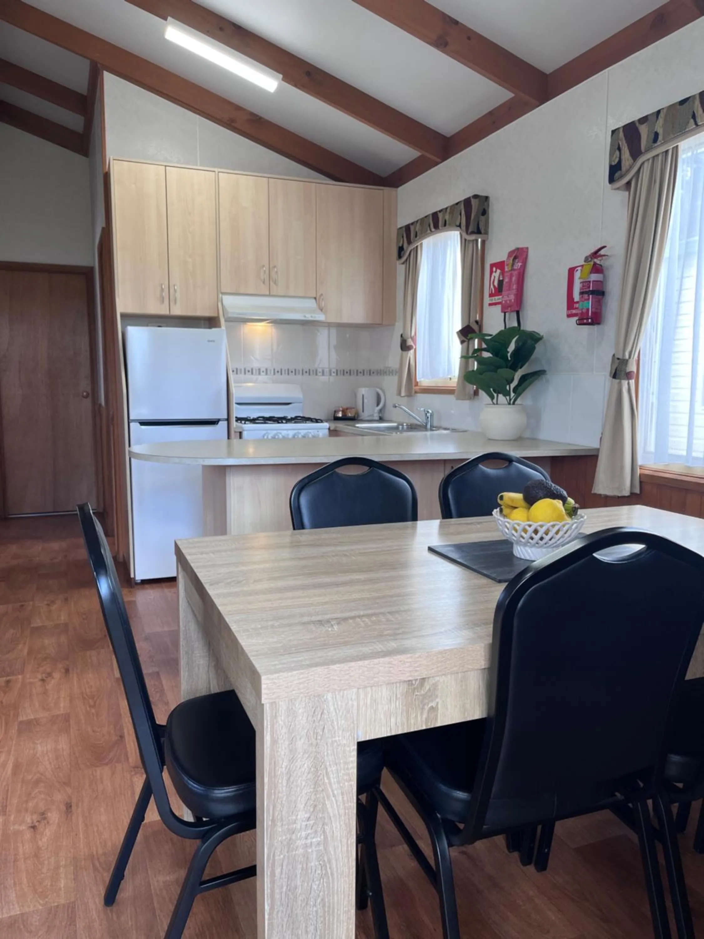 Dining area in Paynesville Holiday Park