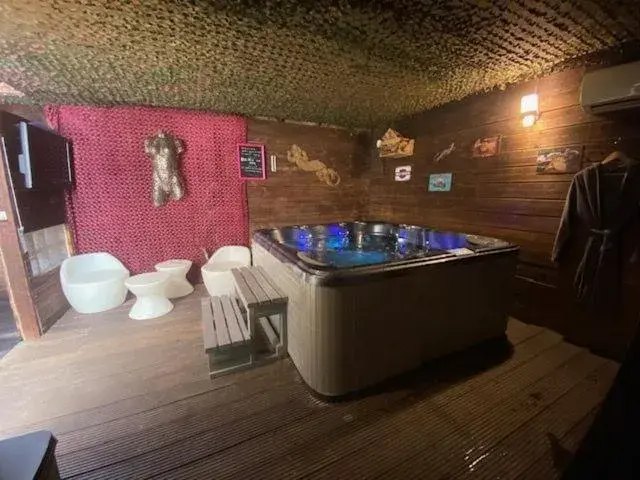 Dépendance cosy climatisée jacuzzi diner aux chandelles Dépendance cosy climatisée jacuzzi diner aux chandelles