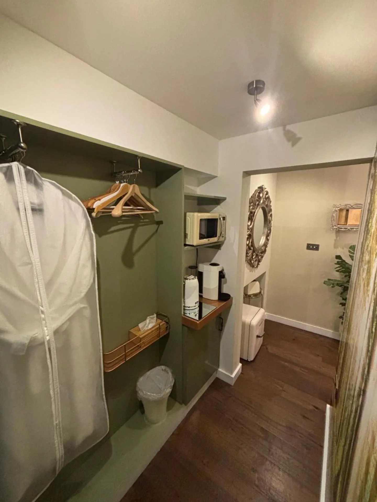 microwave in The Cherry Tree Hotel