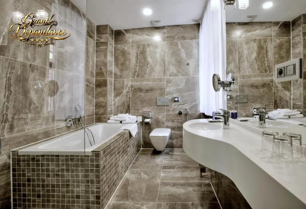 Shower in Hotel Grand