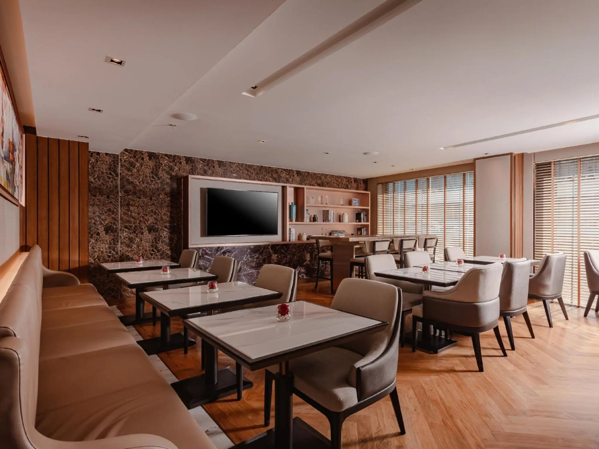 Restaurant/places to eat in Aira Hotel Bangkok Sukhumvit 11