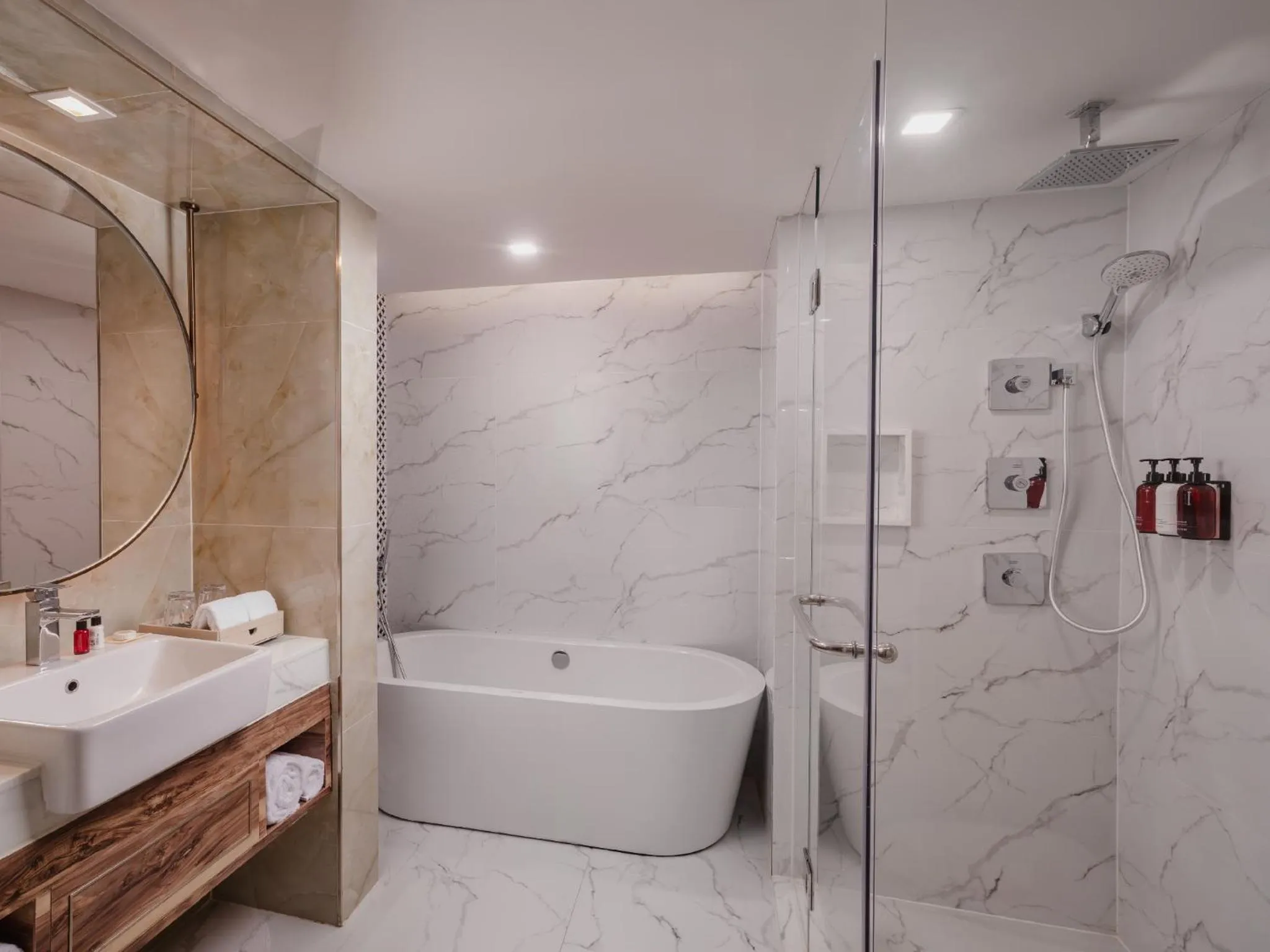 Shower in Aira Hotel Bangkok Sukhumvit 11