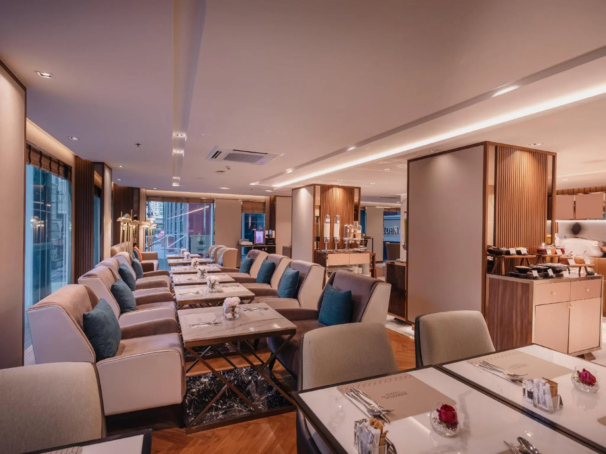 Restaurant/places to eat in Aira Hotel Bangkok Sukhumvit 11