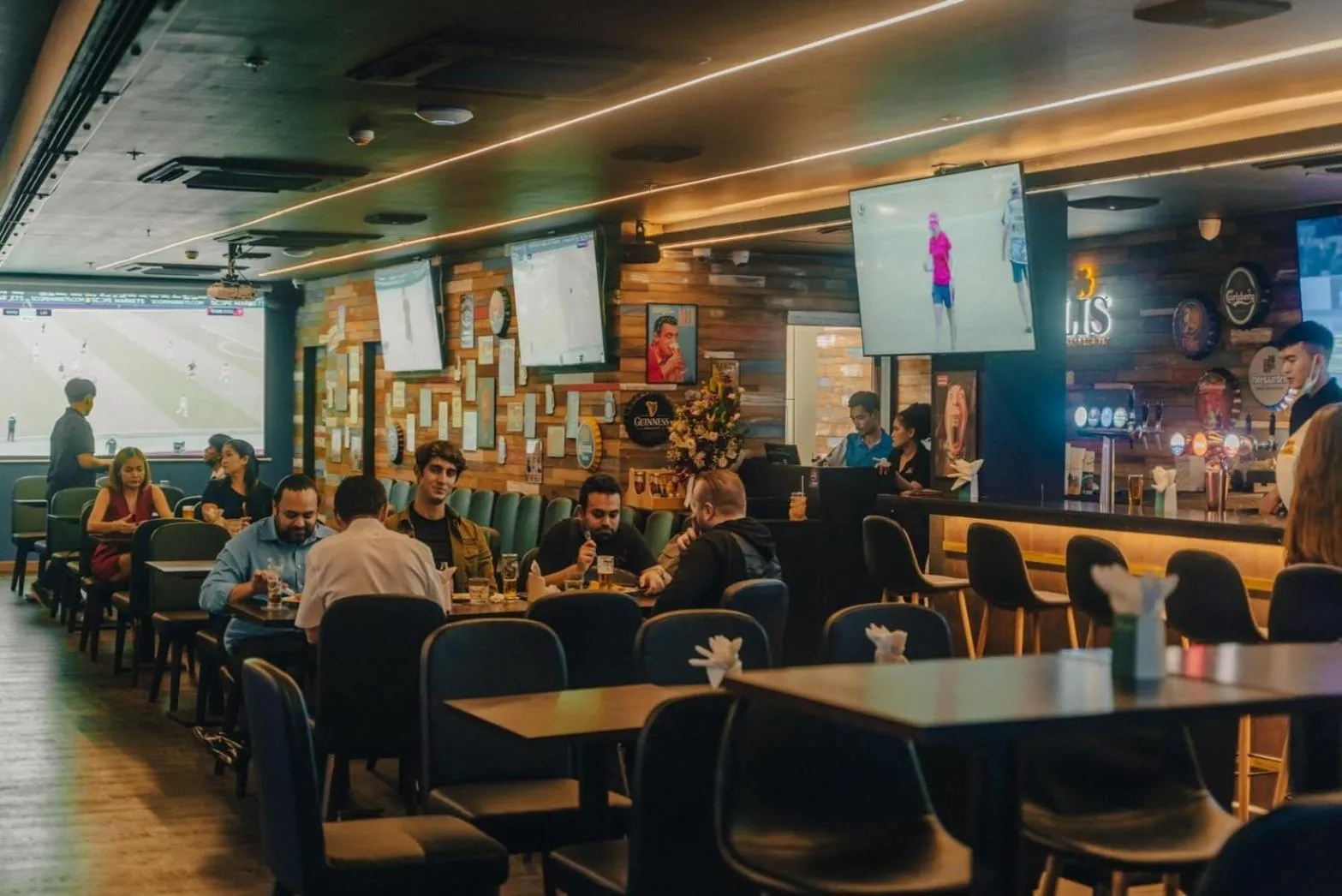 Restaurant/places to eat in Aira Hotel Bangkok Sukhumvit 11