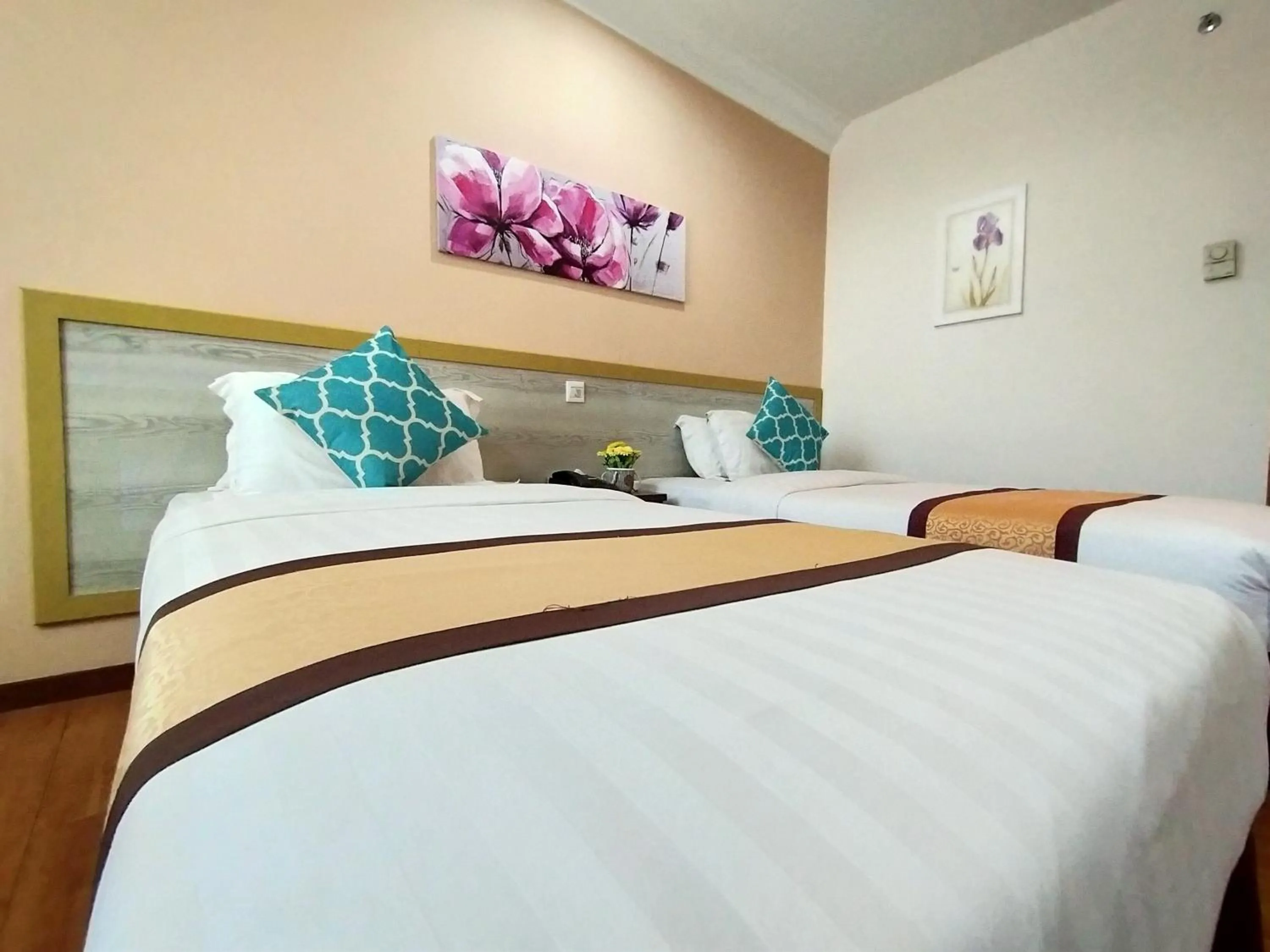 Bed in TD Plaza Hotel